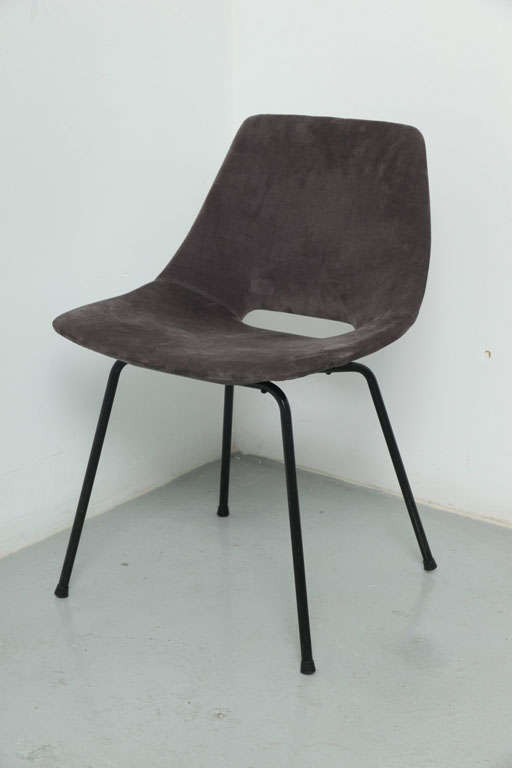 Stuhl „Tonneau“ von Pierre Guariche für Steiner (Moderne) im Angebot