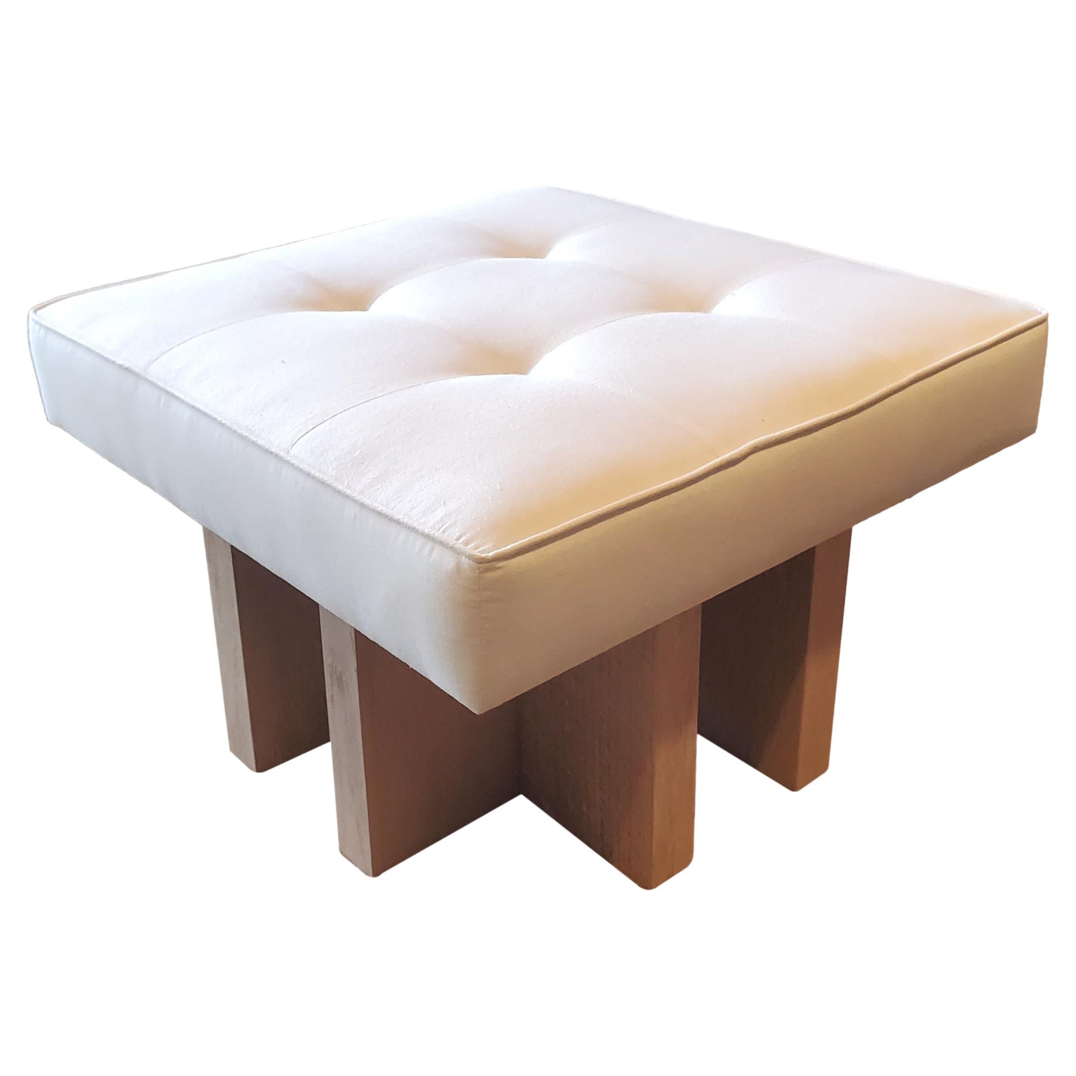 Pouf fabriqué à la main sur commande par Gueridon, tissu COM