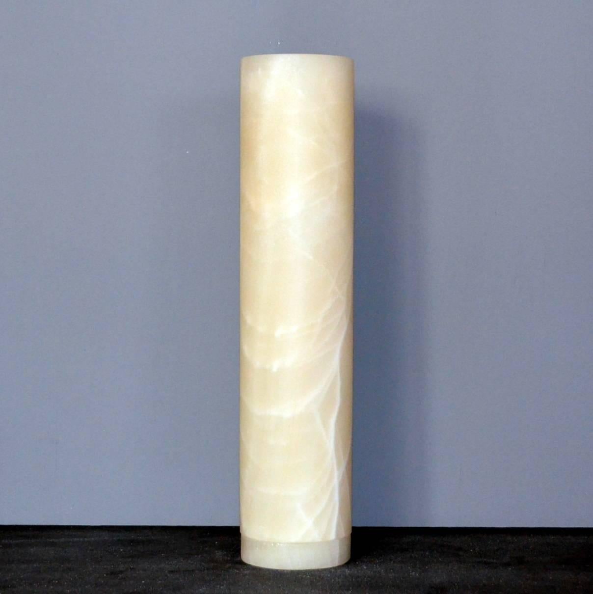 Round based ambient table lamp in Onyx.