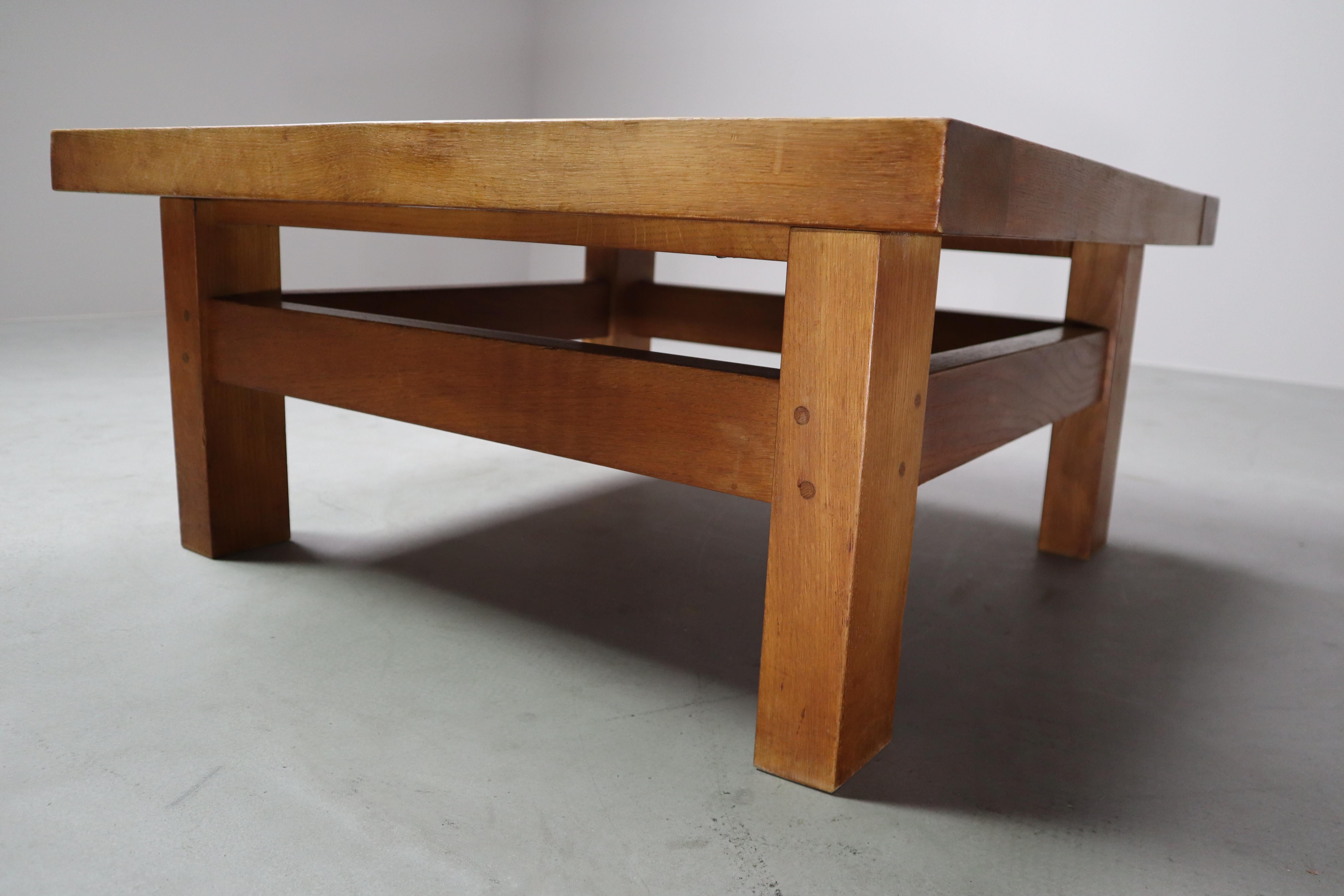 Mid-Century botanical ceramic tile coffee table in Oak, 1960s In Good Condition For Sale In Langemark-Poelkapelle, BE