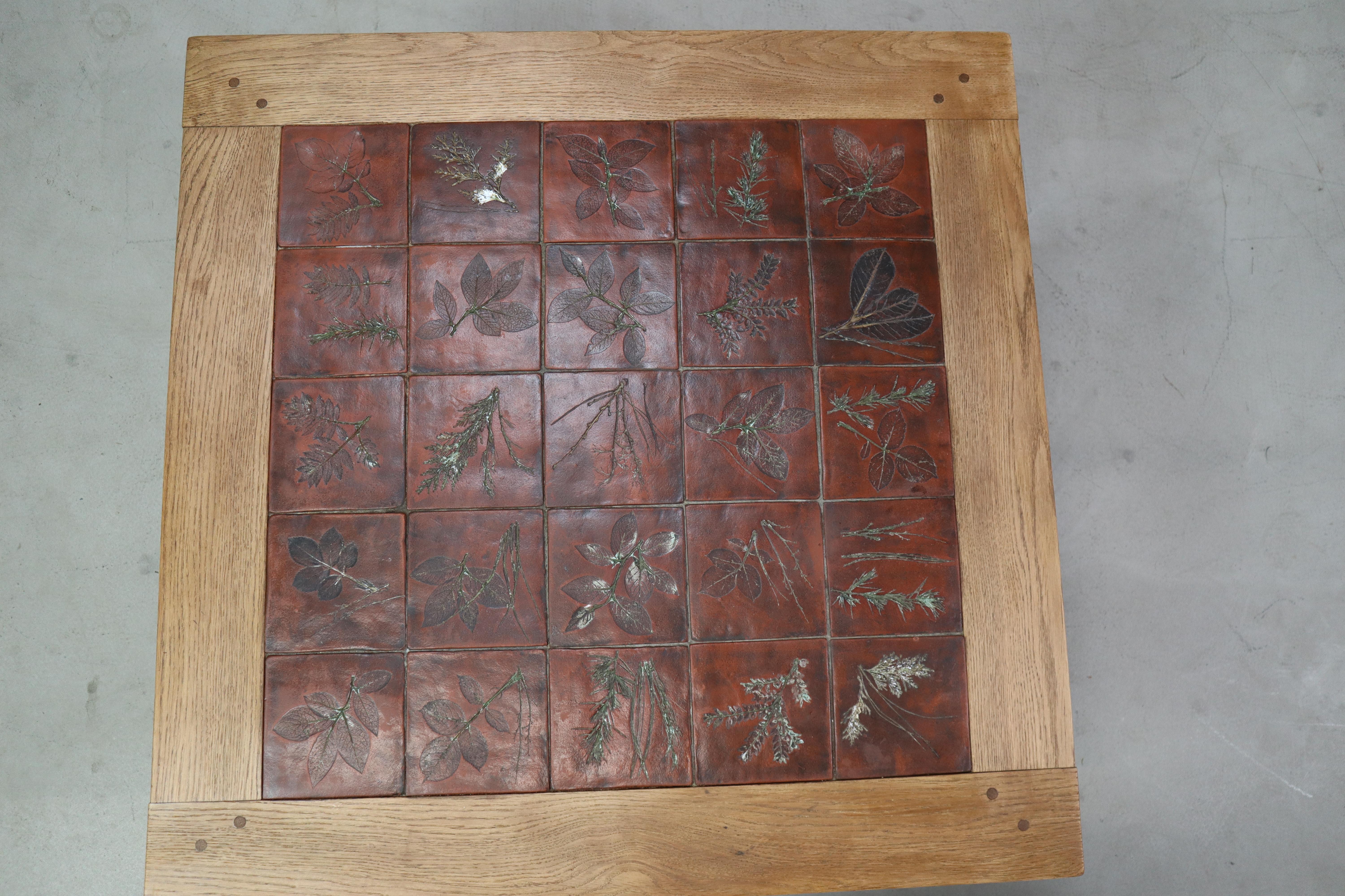 Mid-Century botanical ceramic tile coffee table in Oak, 1960s For Sale 1