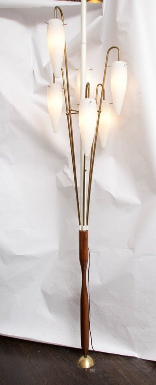 A 1950s Italian modernist pole lamp attributed to Stilnovo.