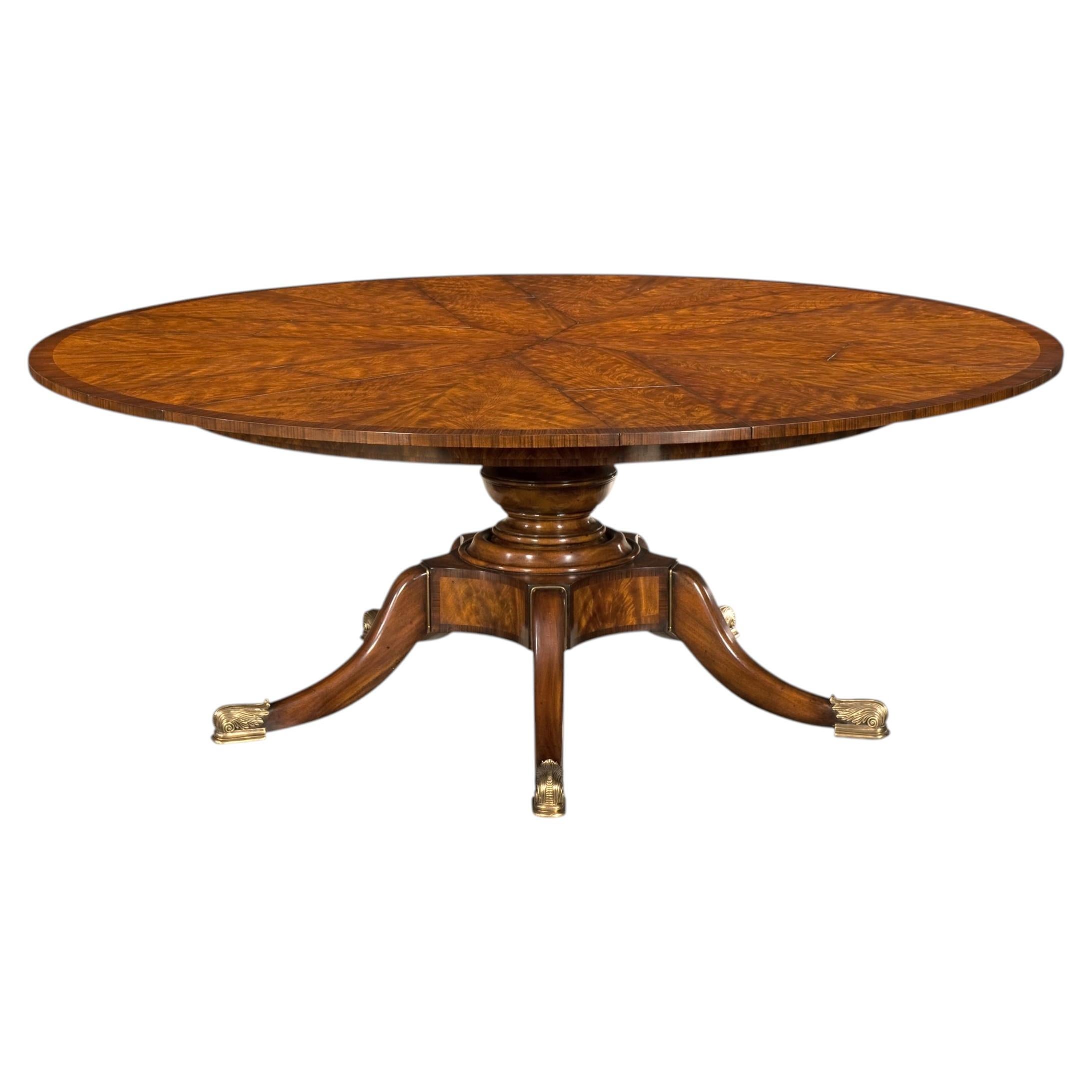 Mesa de comedor extensible de caoba Regency en venta