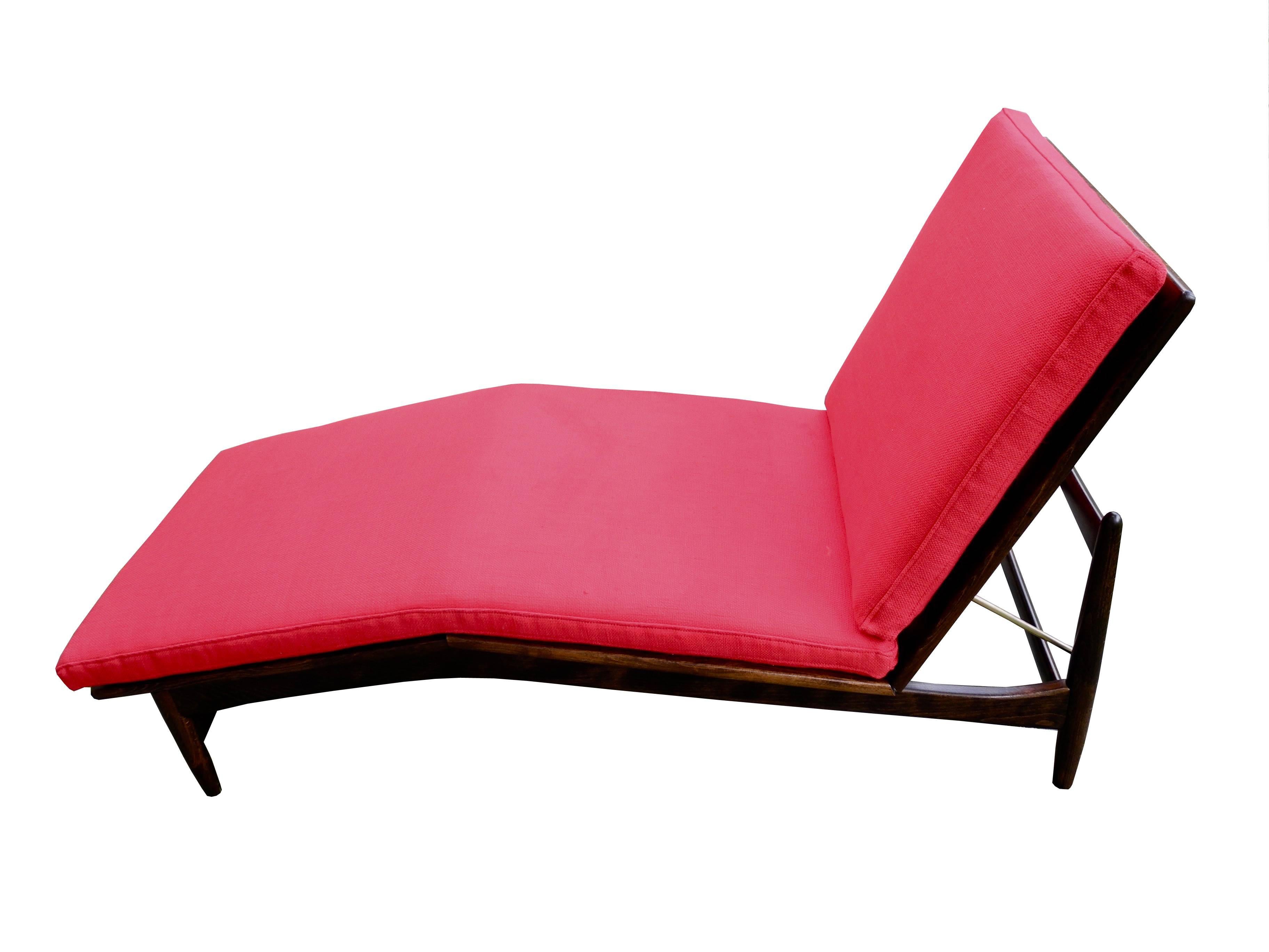 Upholstery Danish Modern Beech and Upholstered Chaise Longue by Ib Kofod-Larsen for Selig For Sale