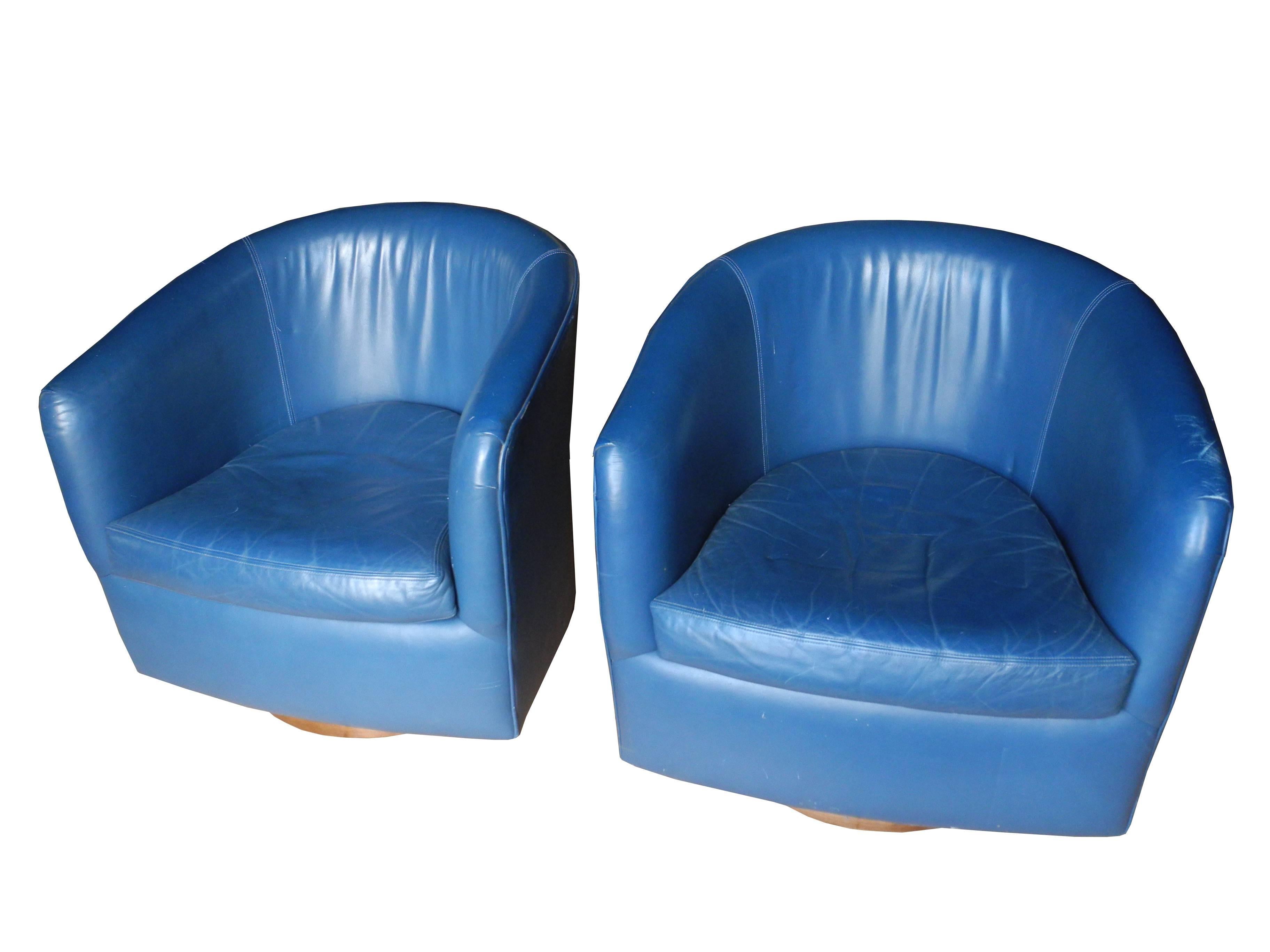 American Pair of Mid-Century Modern Blue Leather Swivel Lounge Chairs by Milo Baughman