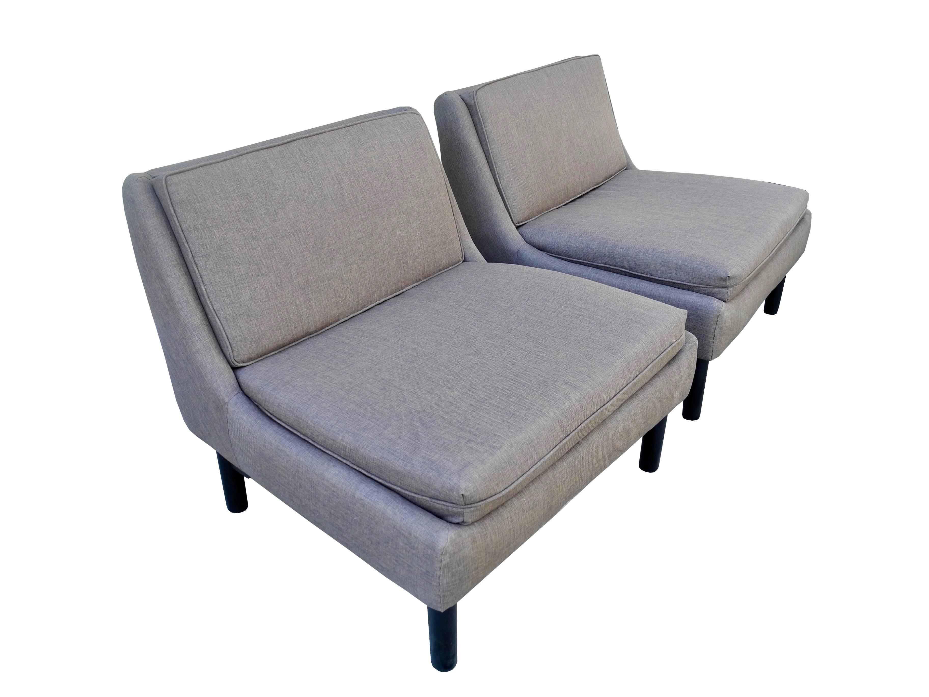 Pair of Mid-Century Modern Upholstered Linen Slipper Chairs by Widdicomb In Excellent Condition For Sale In Hudson, NY