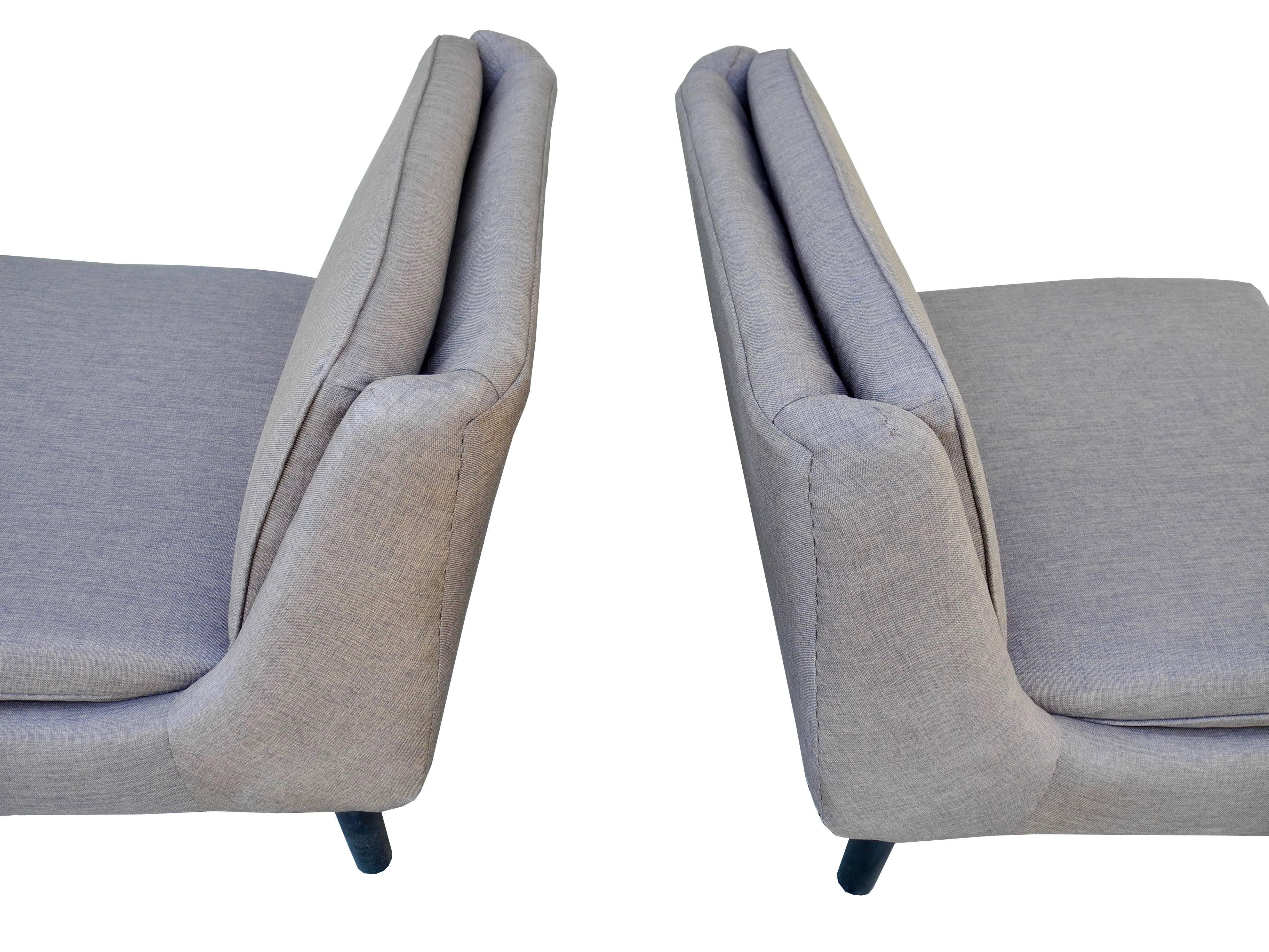 20th Century Pair of Mid-Century Modern Upholstered Linen Slipper Chairs by Widdicomb For Sale