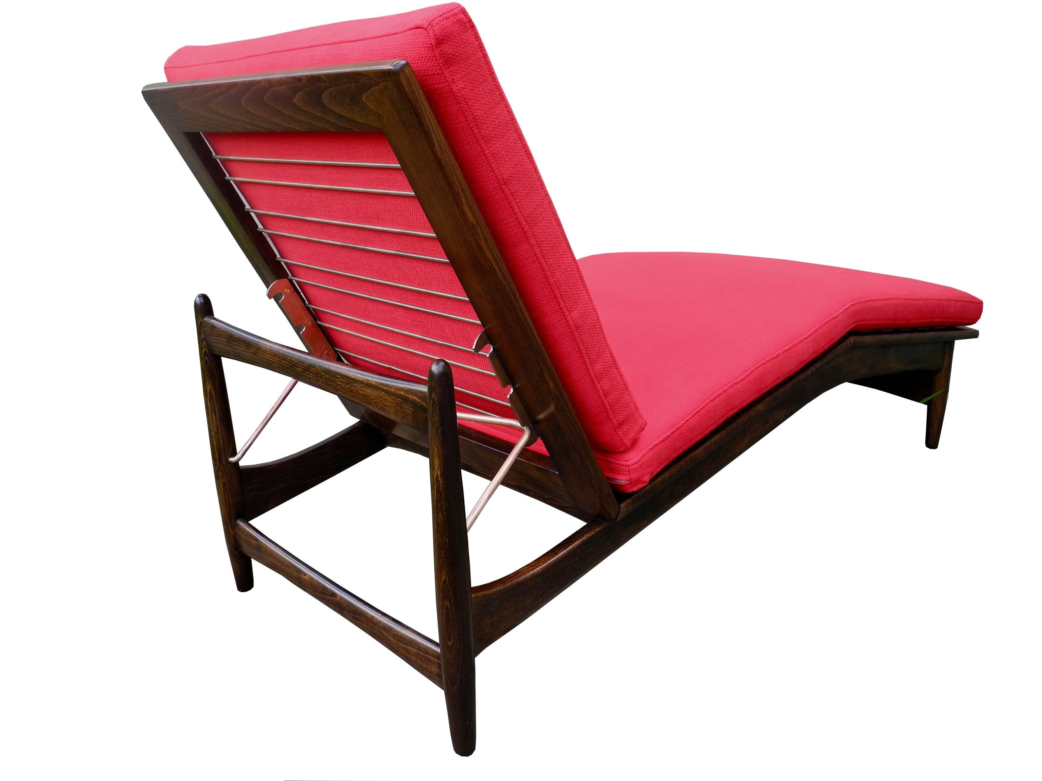 Scandinavian Modern Danish Modern Beech and Upholstered Chaise Longue by Ib Kofod-Larsen for Selig For Sale