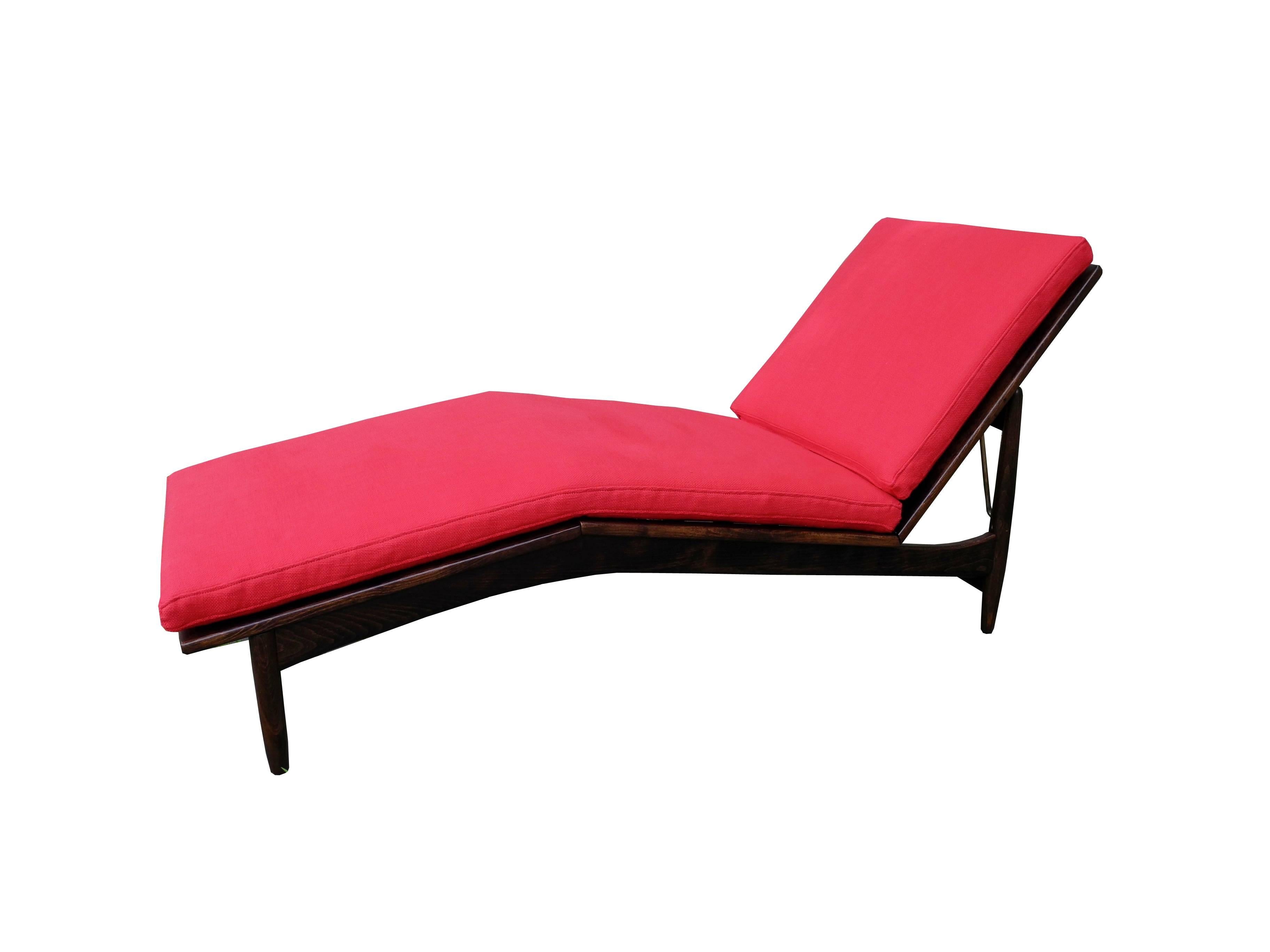 This beautifully designed Danish modern chaise longue with three adjustable angles is by Ib Kofod-Larsen for Selig. Vintage, yet refinished and reupholstered with a new cushion in a red cotton weave fabric.