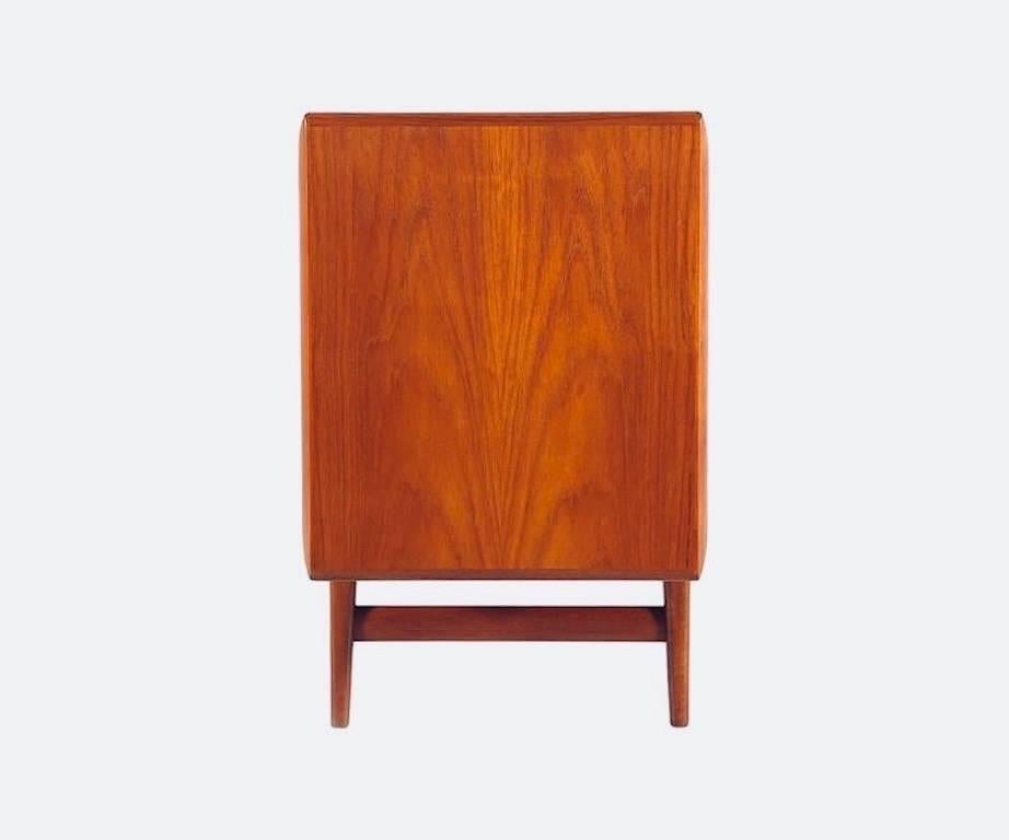 Danish Modern Teak Credenza or Sideboard by Ib Kofod-Larsen for Faarup In Good Condition For Sale In Hudson, NY