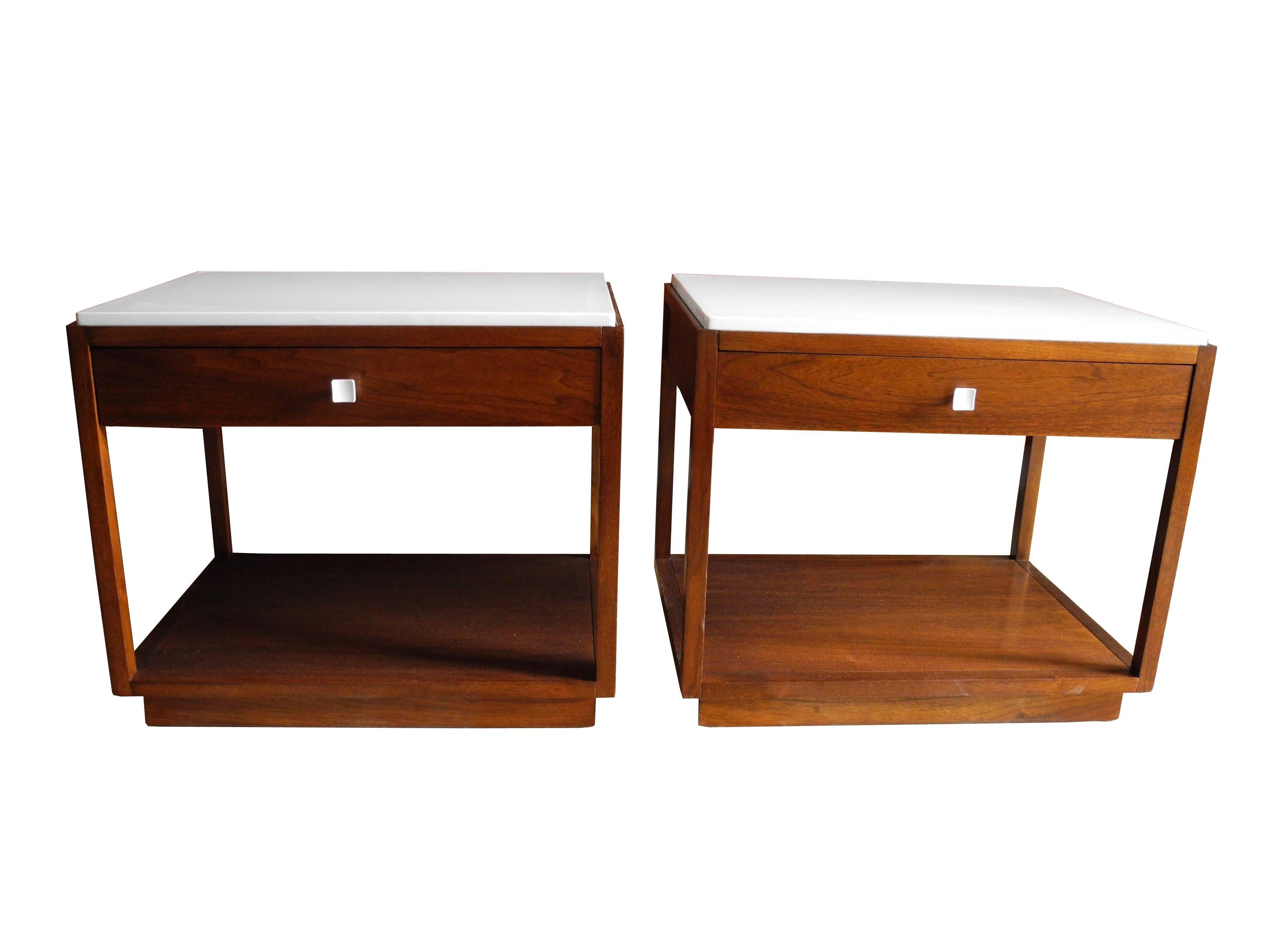These pair of modern nightstands are made of walnut with white quartz stone tops.
 