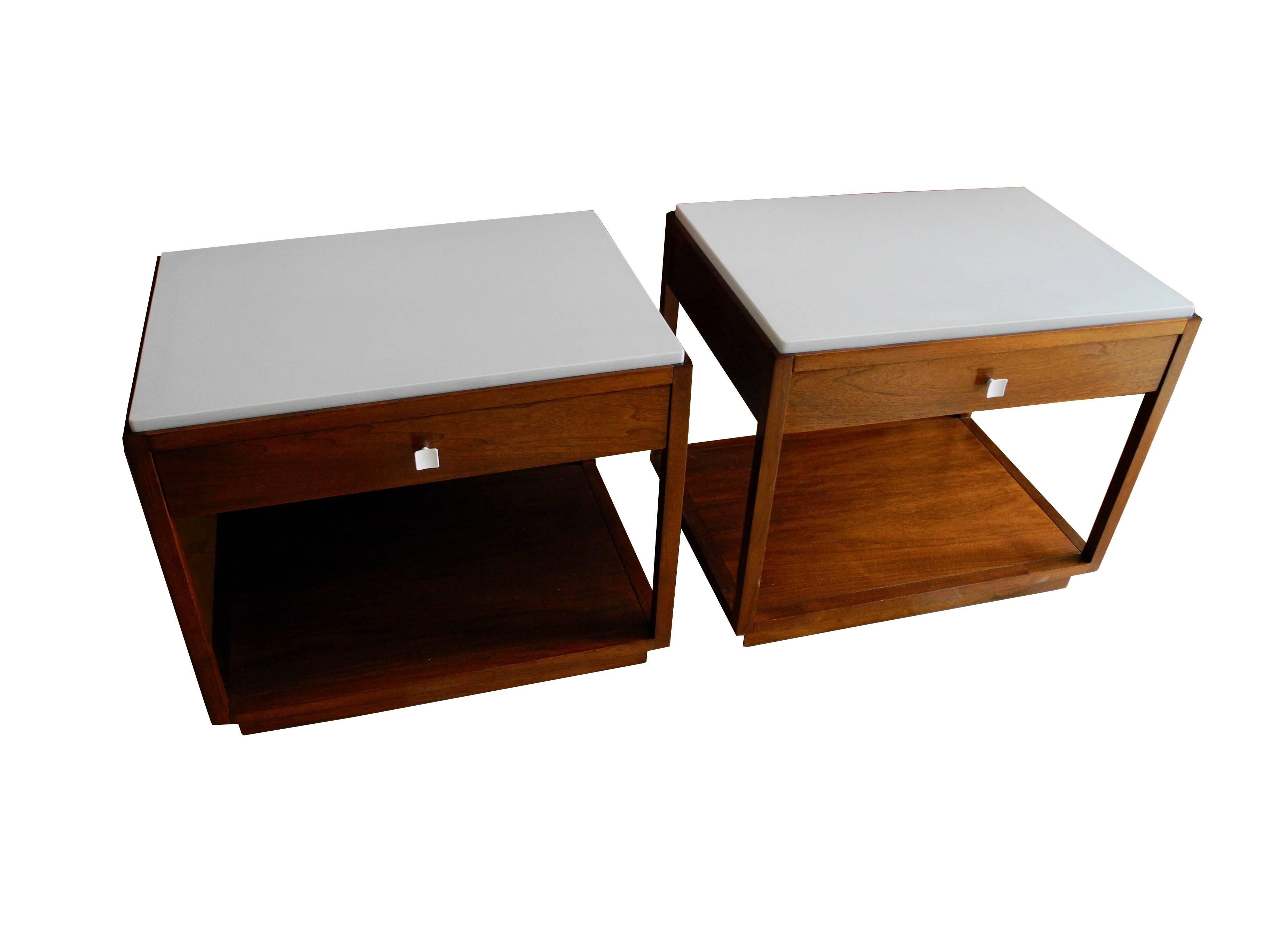 Mid-Century Modern Pair of Nightstands by Milo Baughman for Directional 1
