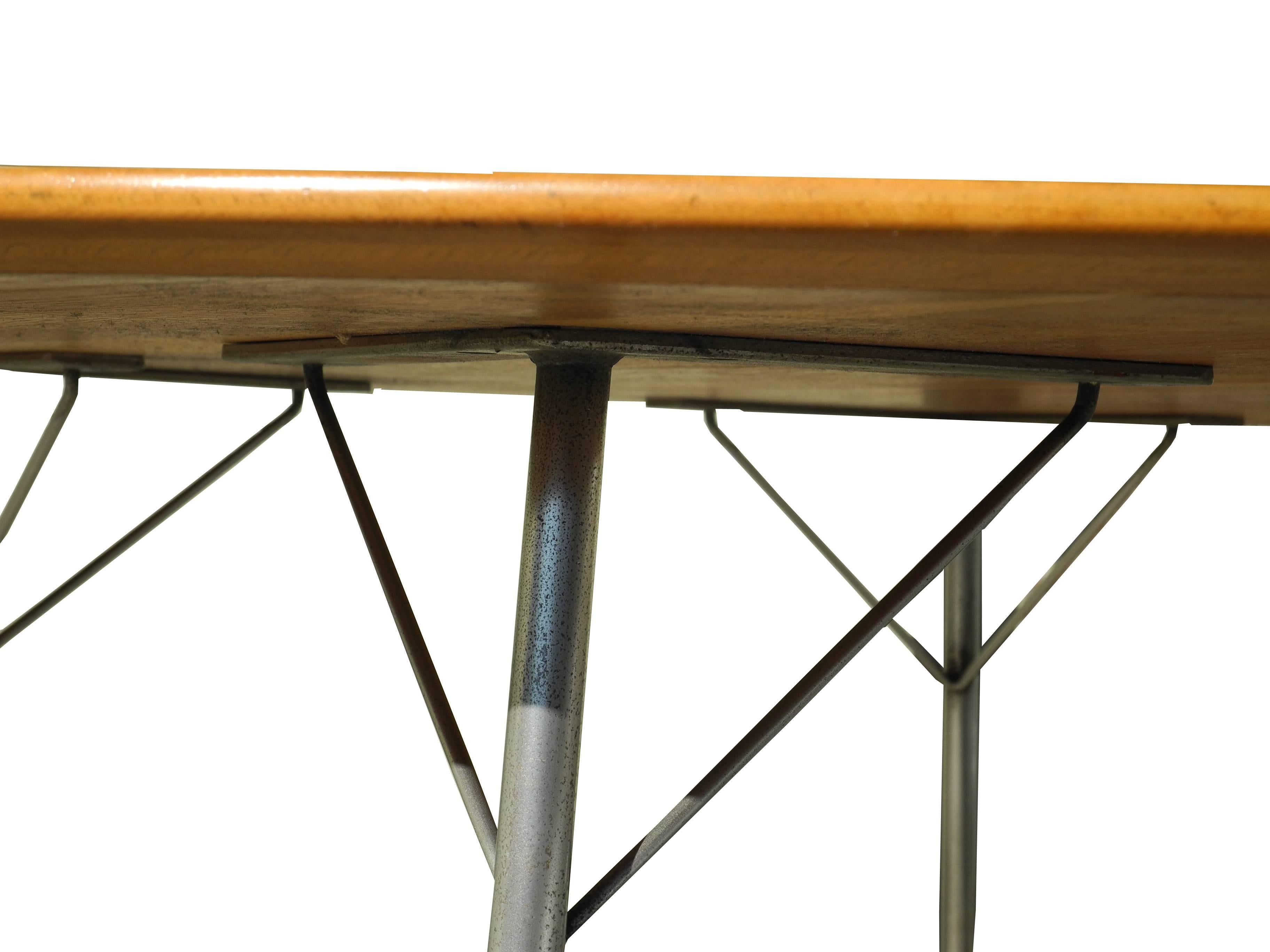 Danish Modern Oak Top Round Table by Arne Jacobsen For Sale 1