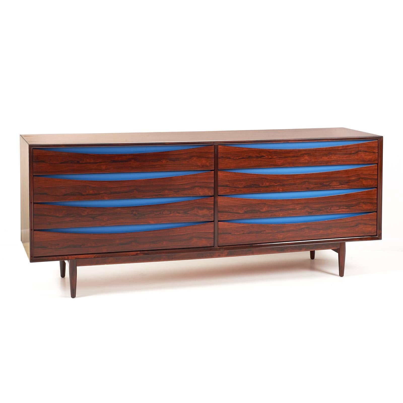 Triennale Rosewood Eight Drawer Double Chest by Arne Vodder for Sibast In Excellent Condition For Sale In New York, NY