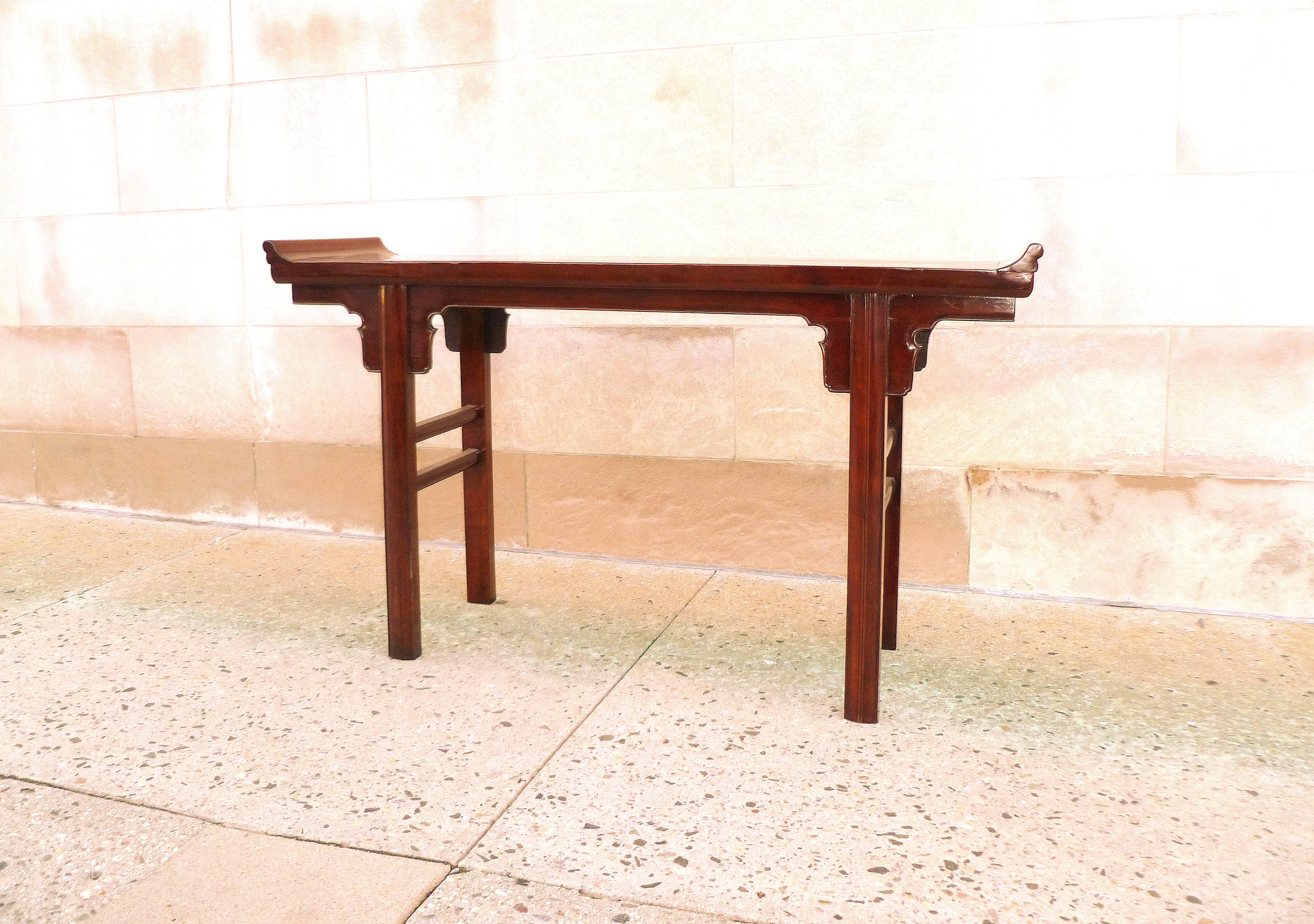 Ming Table d'autel en bois de ju Mu fin en vente