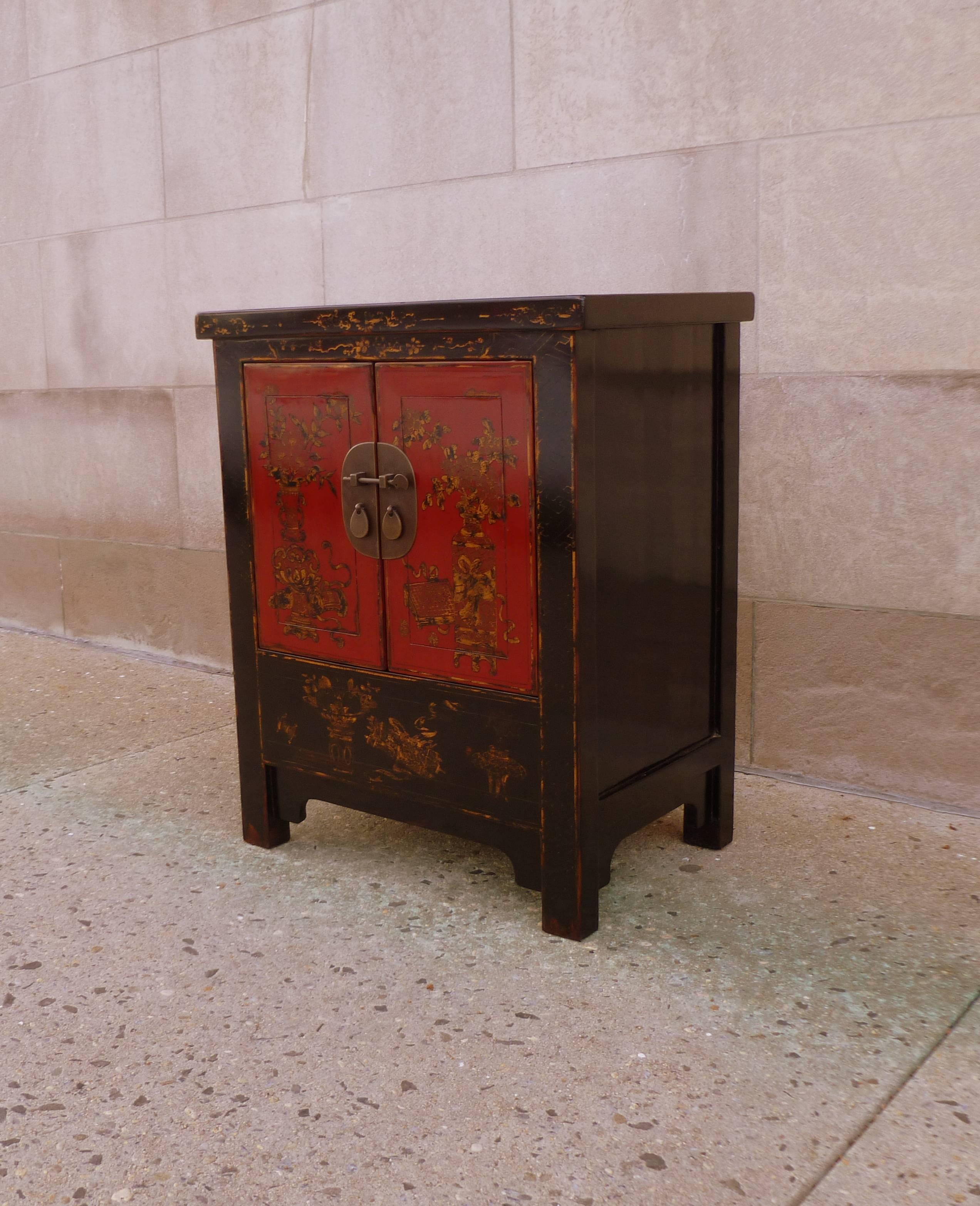 Fine Lacquer Chest with Gold Gilt Motif 1