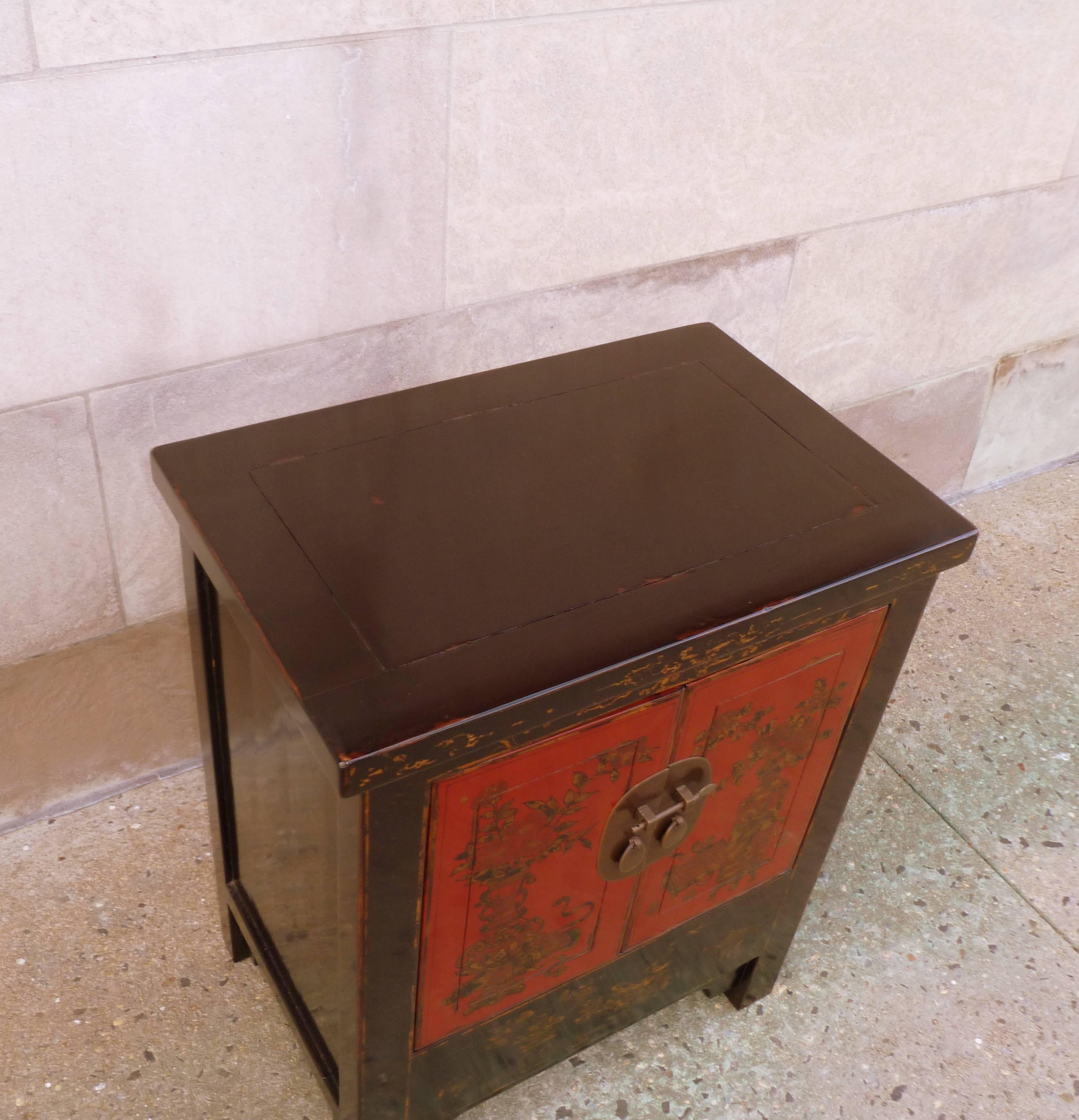 Fine Lacquer Chest with Gold Gilt Motif 3