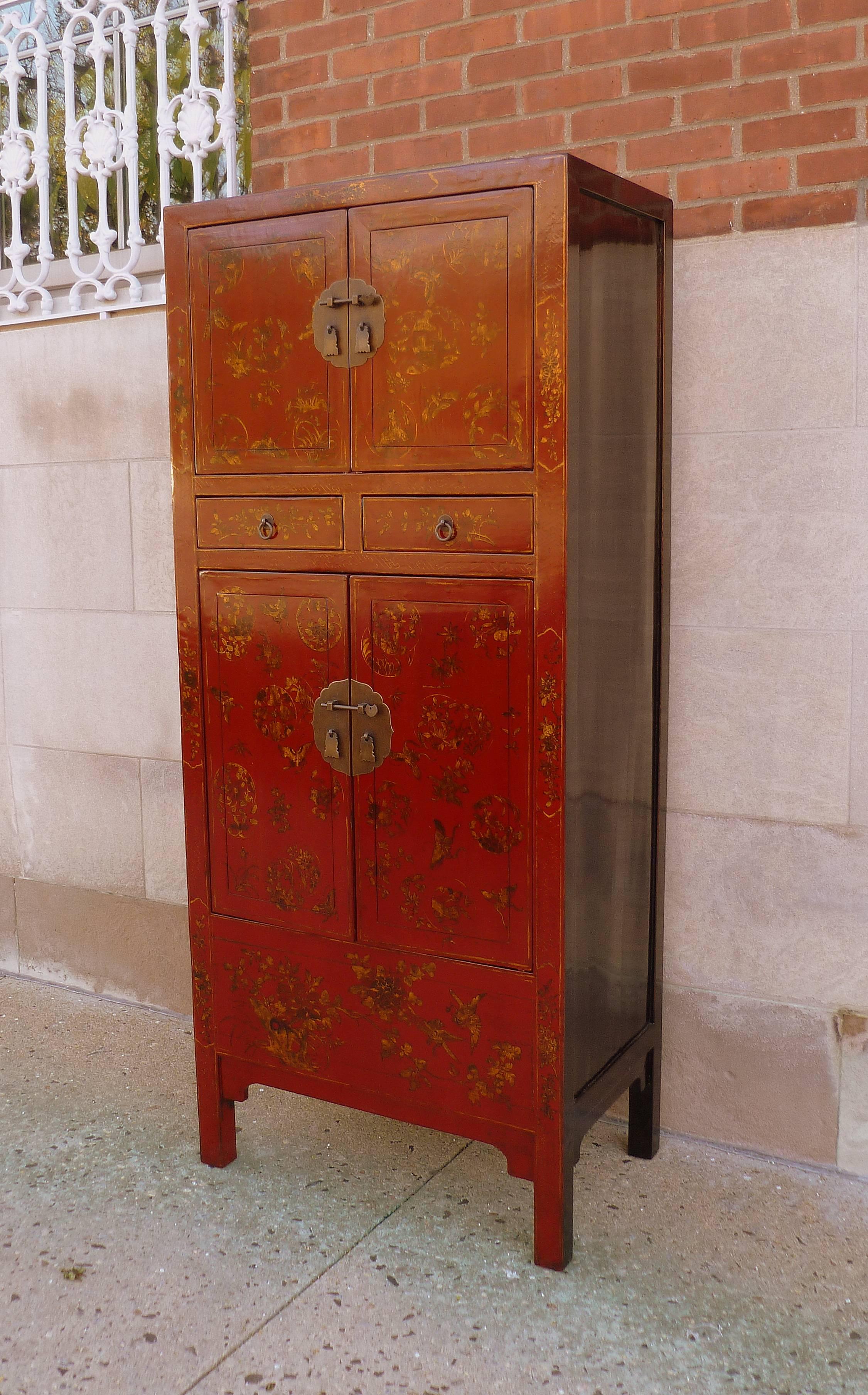 Ming Fine Red Lacquer Armoire with Gilt Motif For Sale