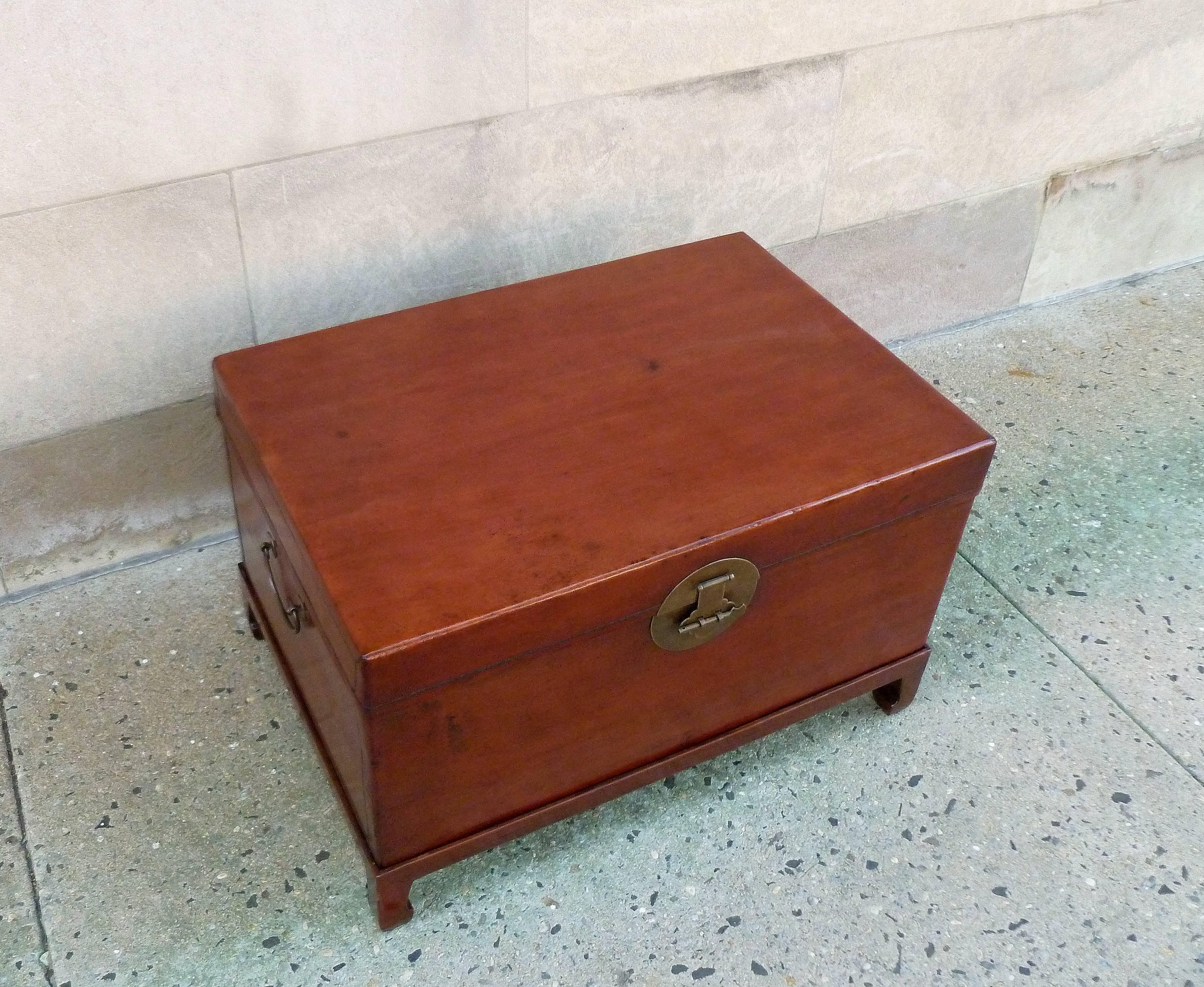 Fine Leather Trunk on Stand In Excellent Condition In Greenwich, CT