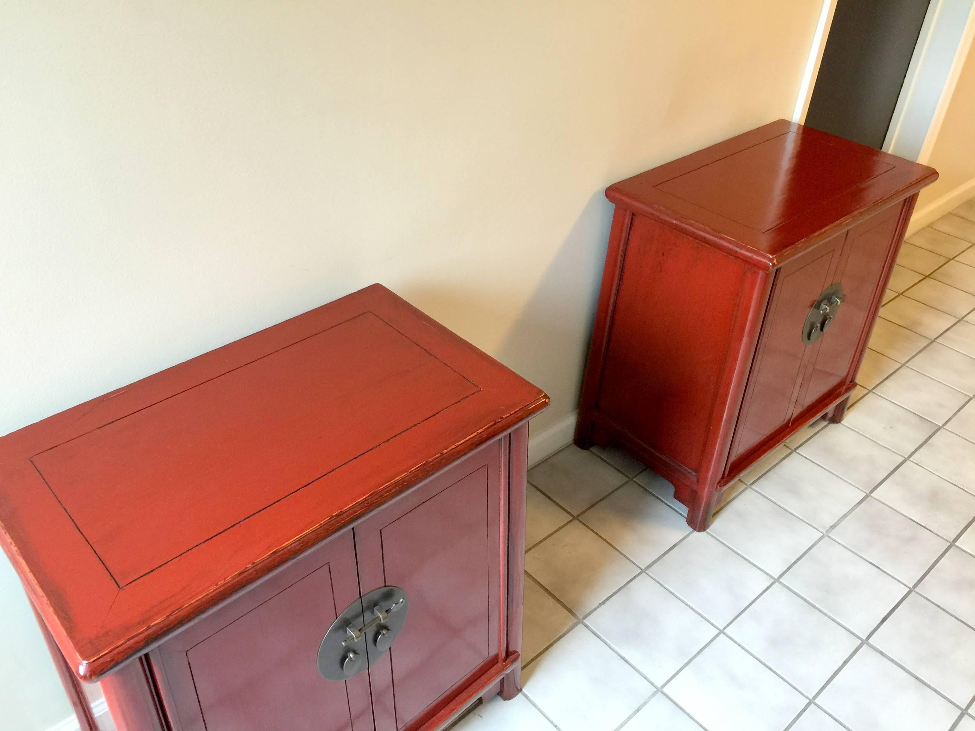 Pair of Elegant Red Lacquer Chests (Lack)