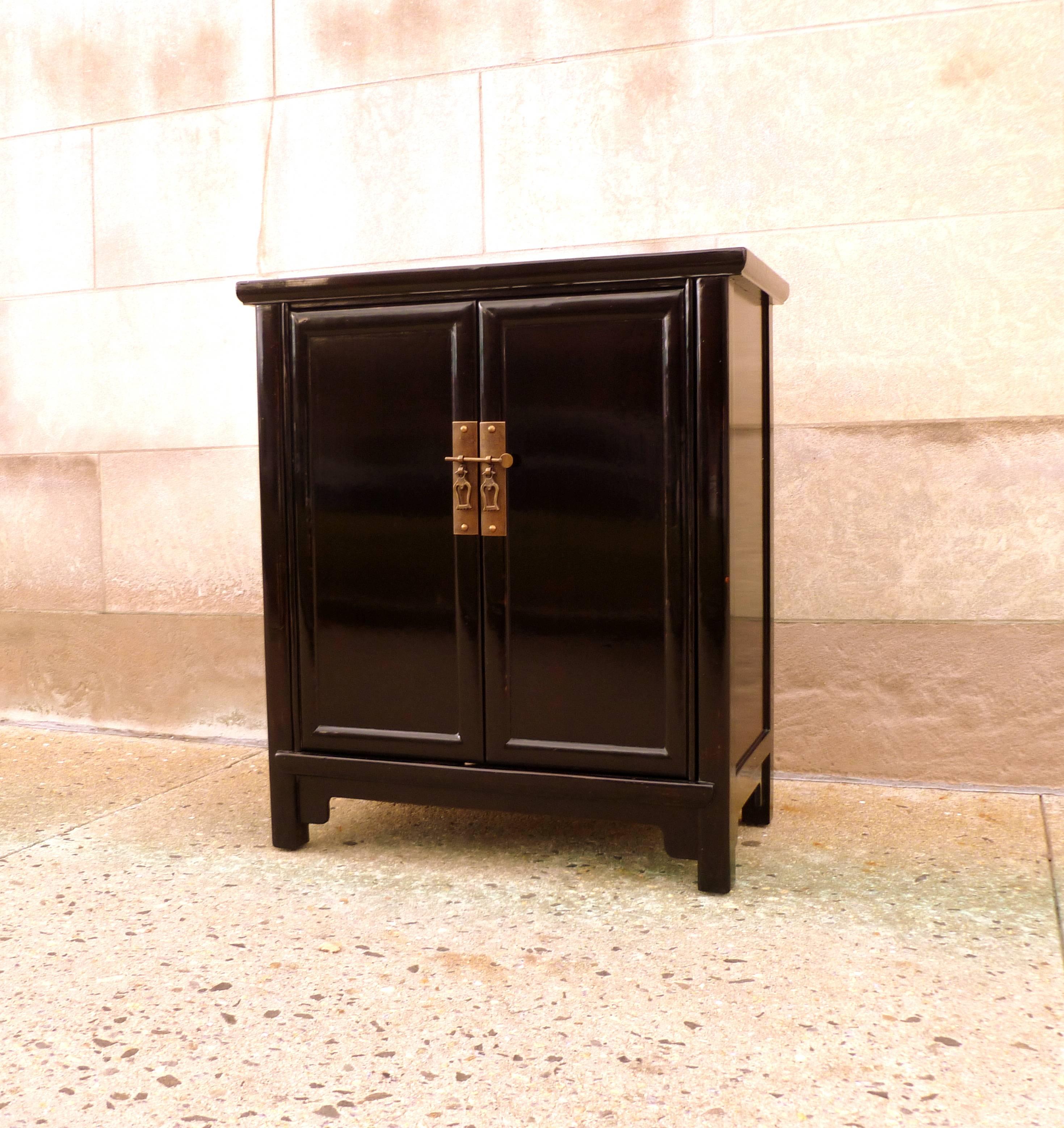 Polished Simple and Elegant Black Lacquer Chest