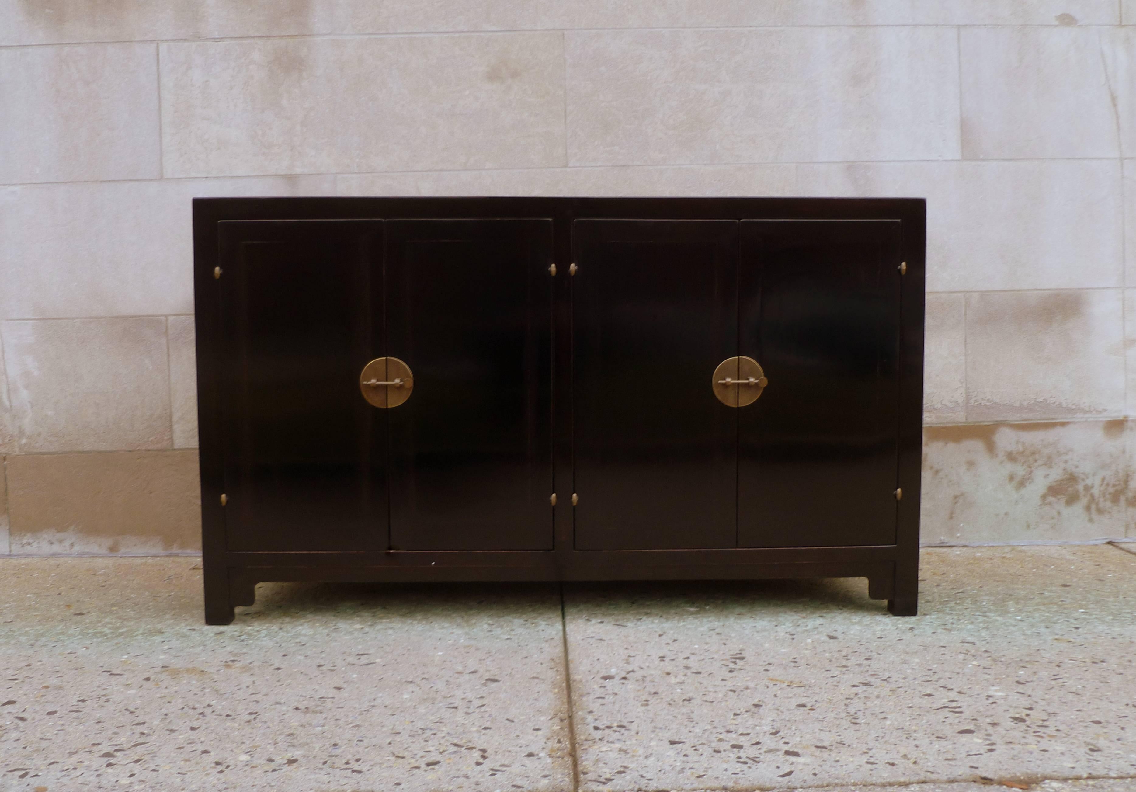 Fine black lacquer sideboard with two pairs of doors and four drawers inside, brass fitting, beautiful color, simple form.