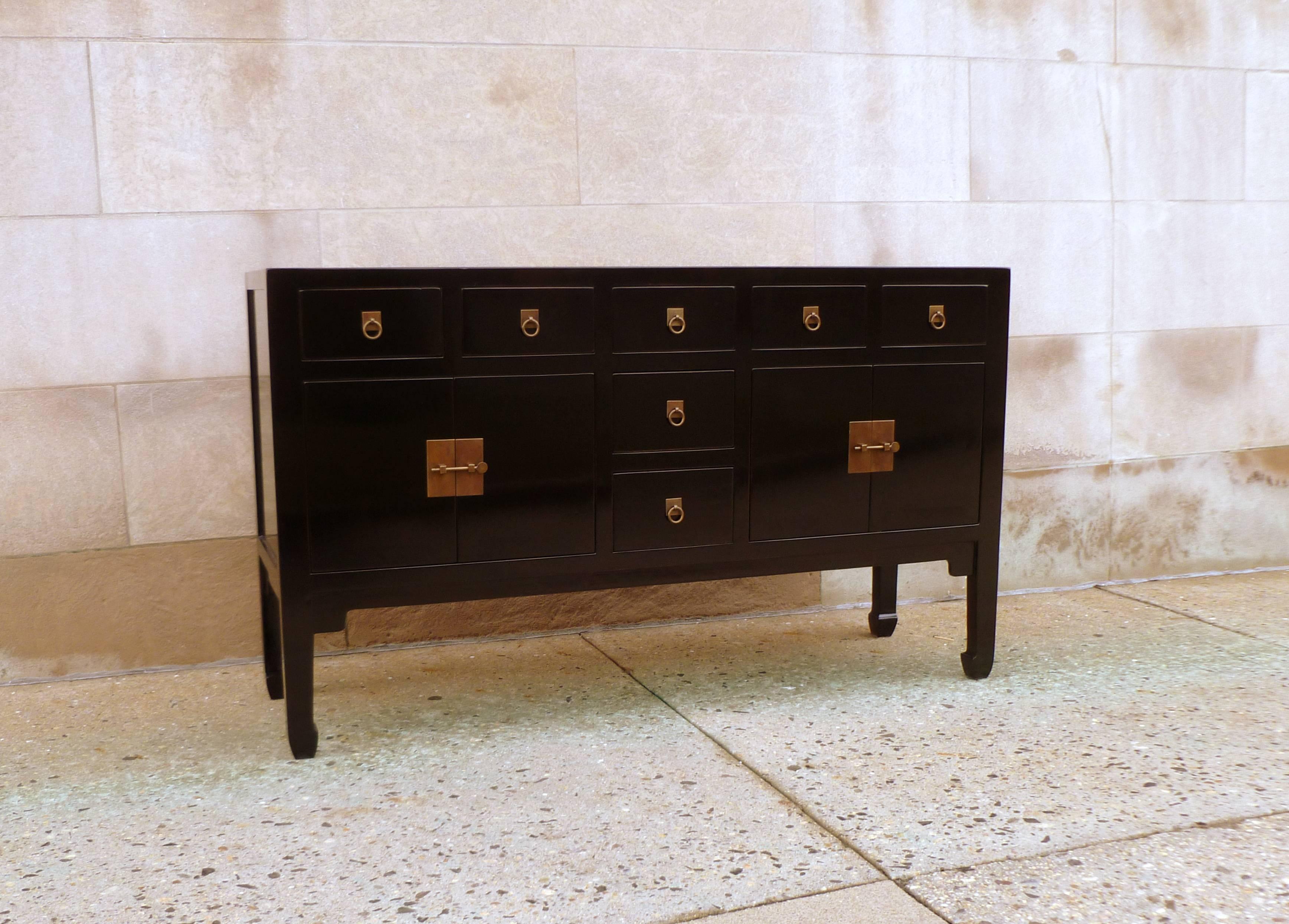 Fine Black Lacquer Sideboard with Drawers In Excellent Condition In Greenwich, CT