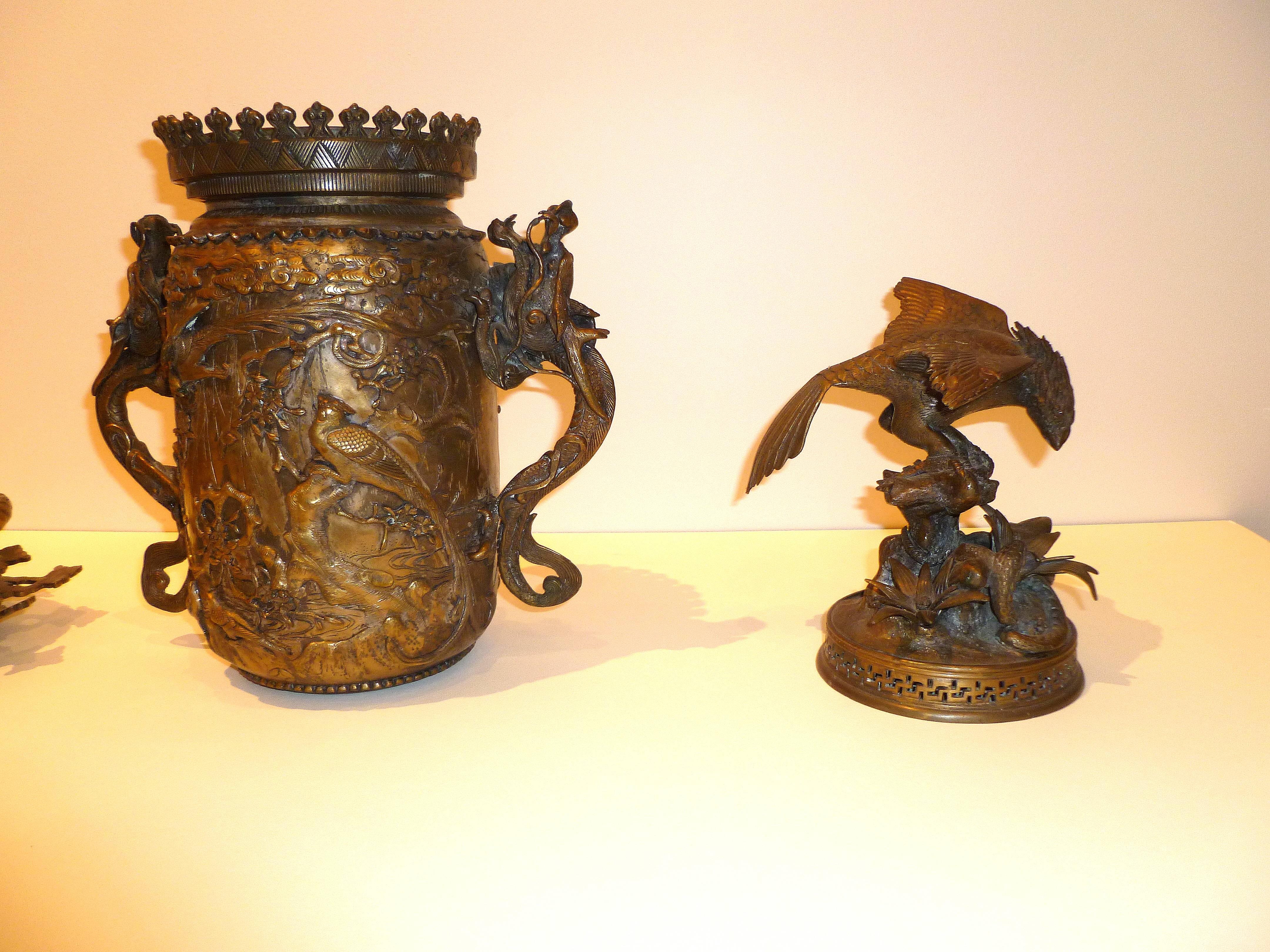 Japanese Bronze Vessel with Dragon Handles and Falcon Lid For Sale 2