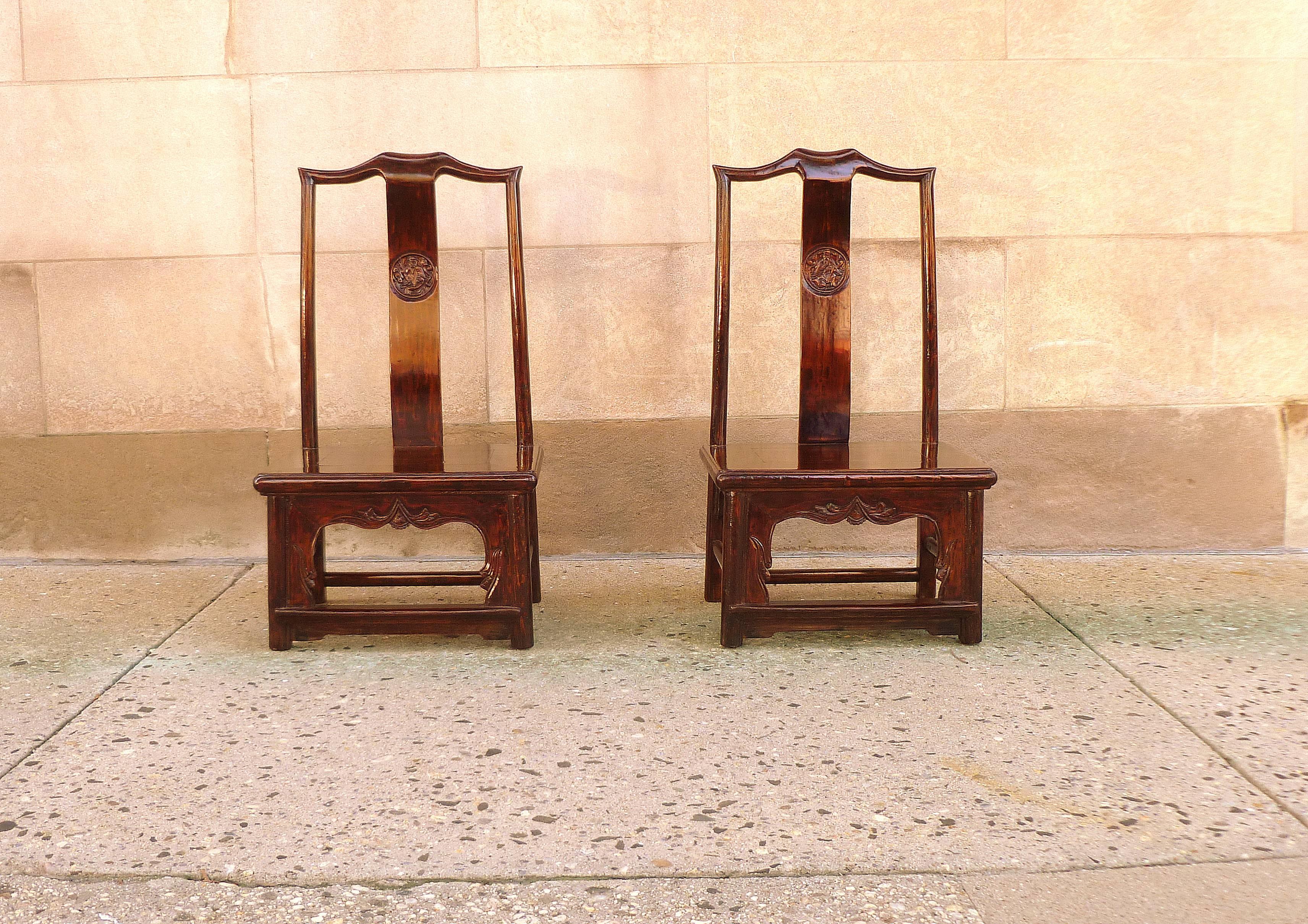 Pair of Jumu children chairs, simple and elegant form.