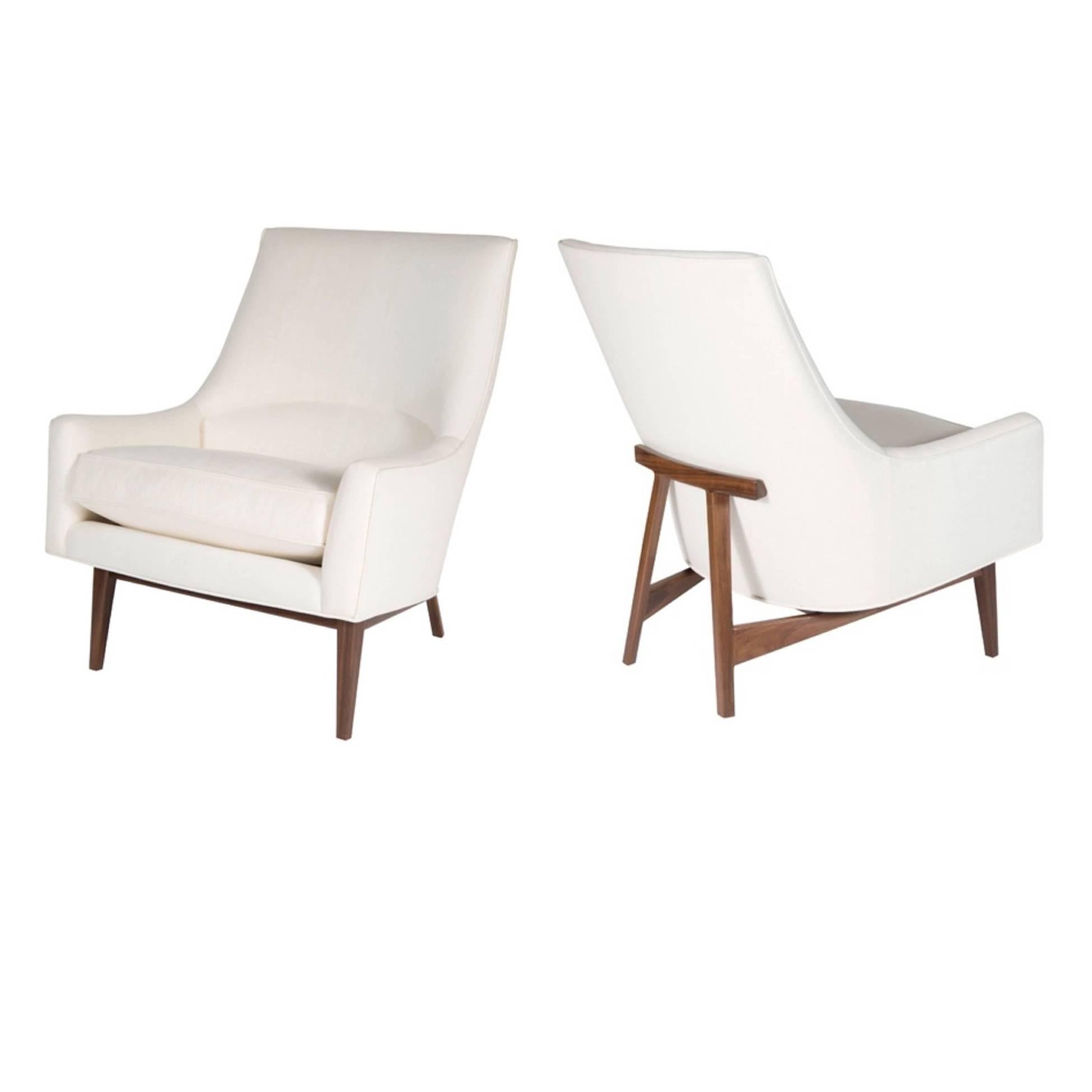 Contemporary Pair of Cedrick Lounge Chairs For Sale