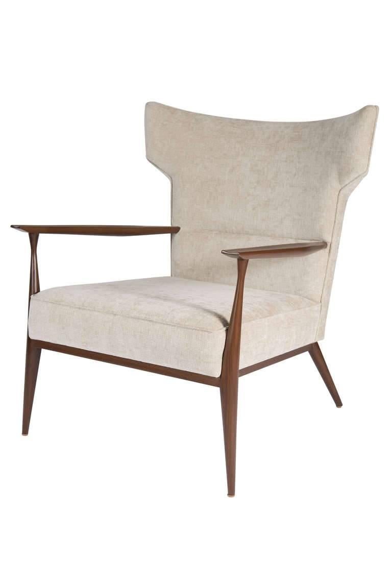 Morris Winged Back Armchair In Excellent Condition For Sale In New York, NY