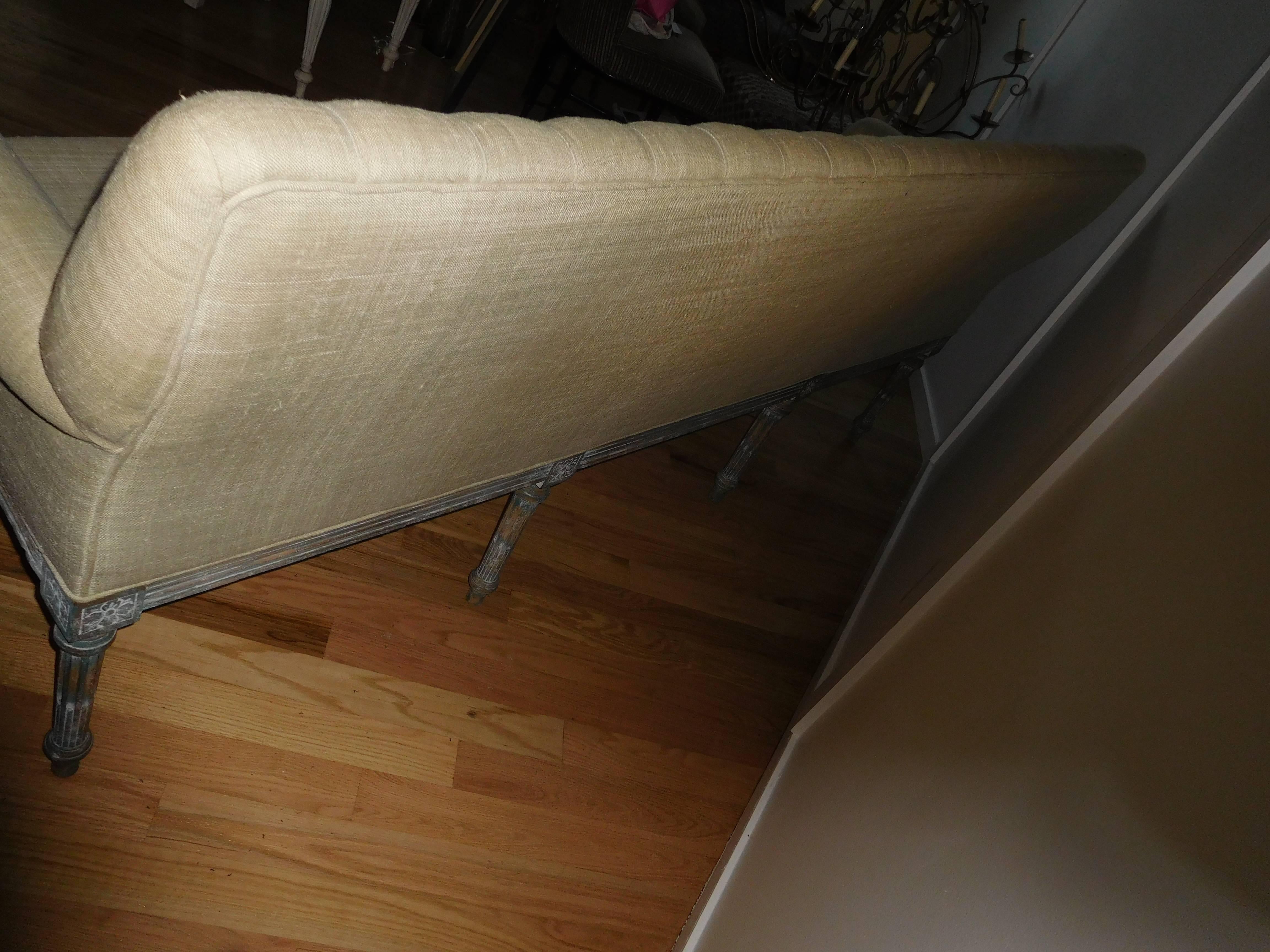 Gustavian Oversized Upholstered Settee In Good Condition In Bellport, NY