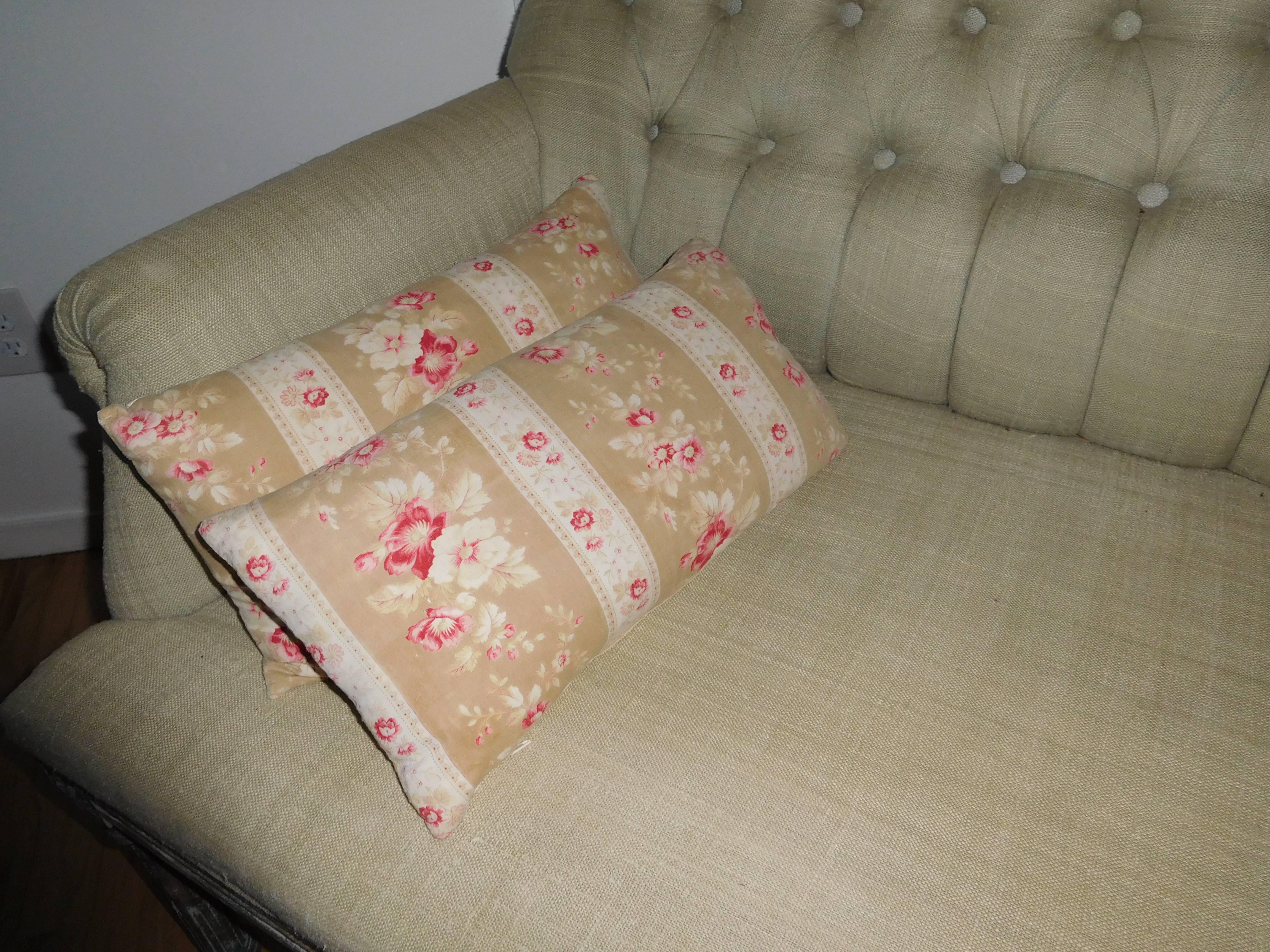 Gustavian Oversized Upholstered Settee 1