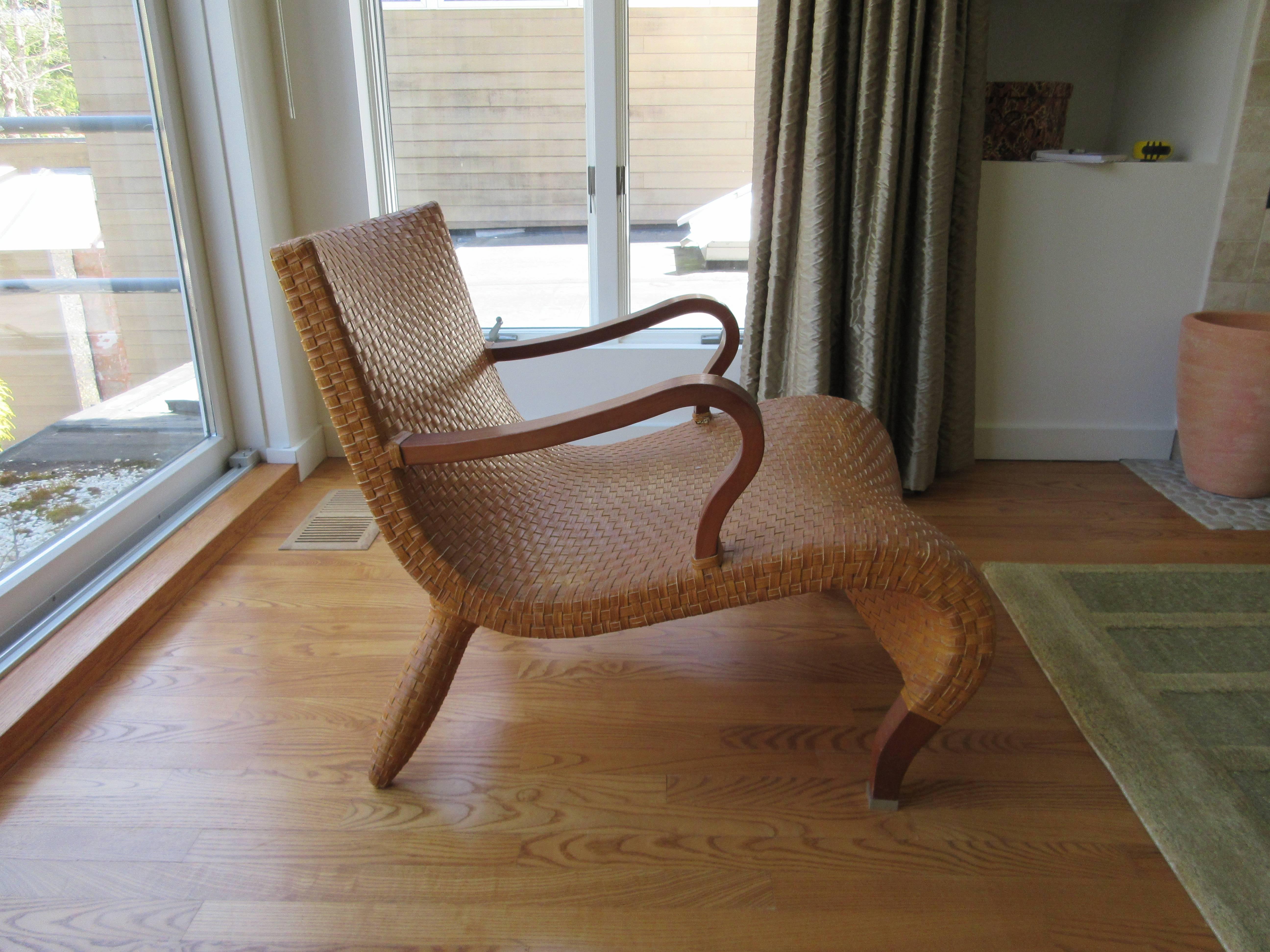 A fabulous large Mid-Century Modern leather woven armchair in a rich toffee brown soft leather.
Arms and legs in a deep cheerywood.
Measures: Seat height 14 inches, inside seat depth 23 inches, arm height 22 inches, 35 inches deep.
Splayed back