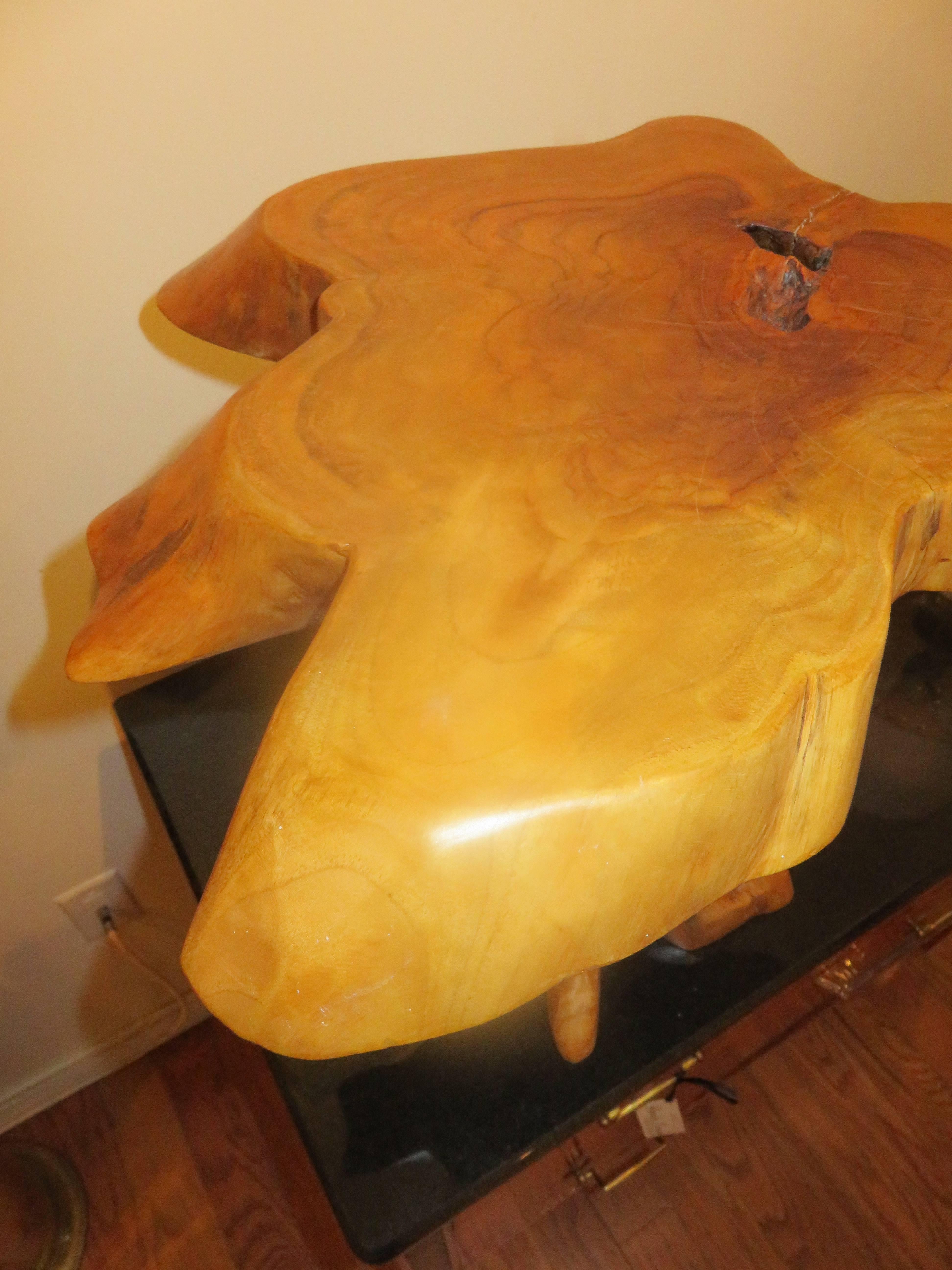 A Mid-Century Modern Apple Wood Live  Edge Side Table in the Style of Nakashima. In Excellent Condition In Bellport, NY