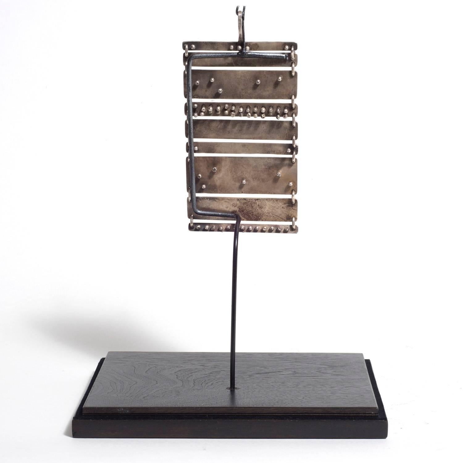 Americano Importante ciondolo di Harry Bertoia in argento, ebano e corallo, USA, circa 1950 in vendita
