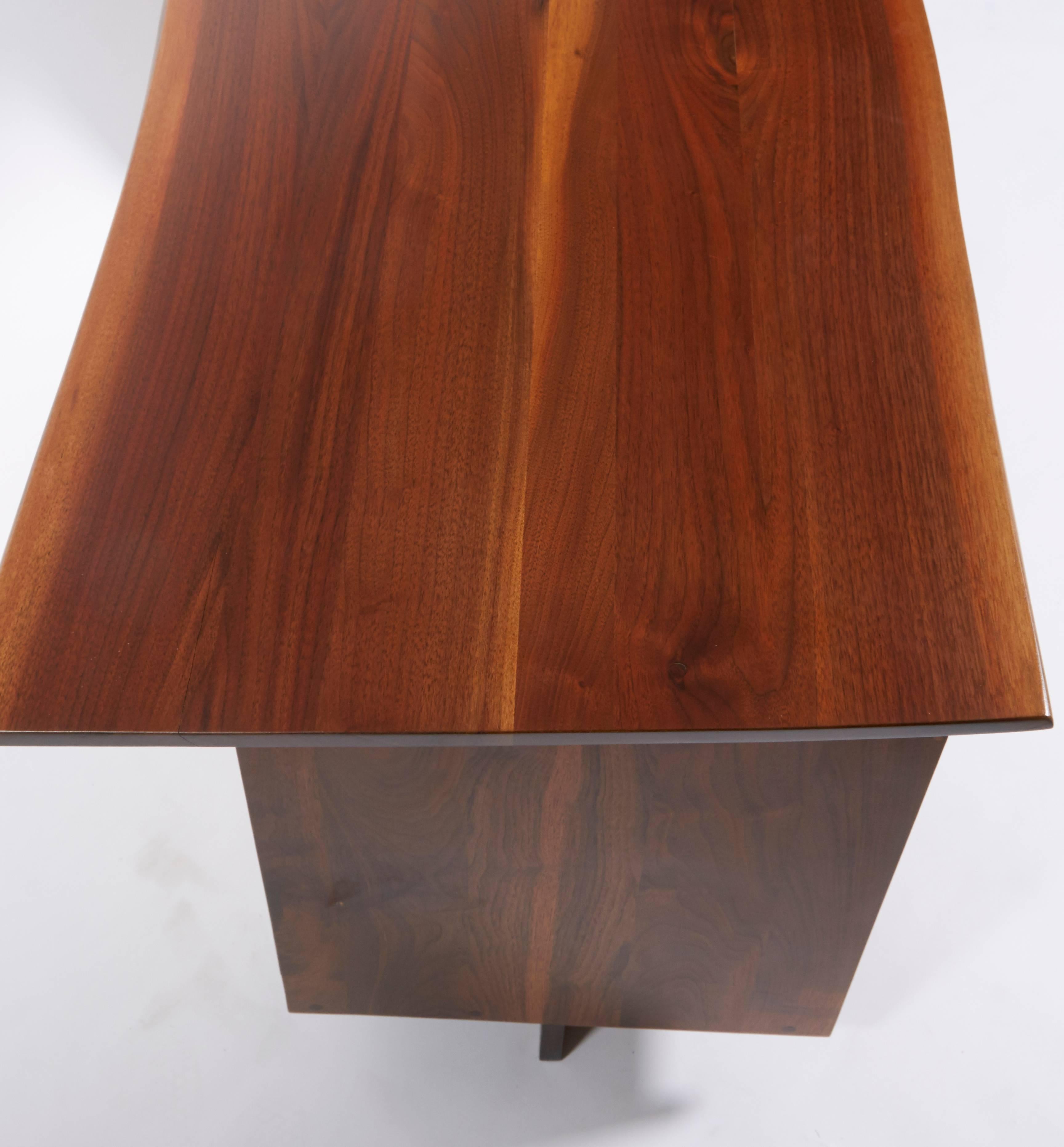 George Nakashima Walnut Double Pedestal Desk, 1977 In Good Condition In New York, NY