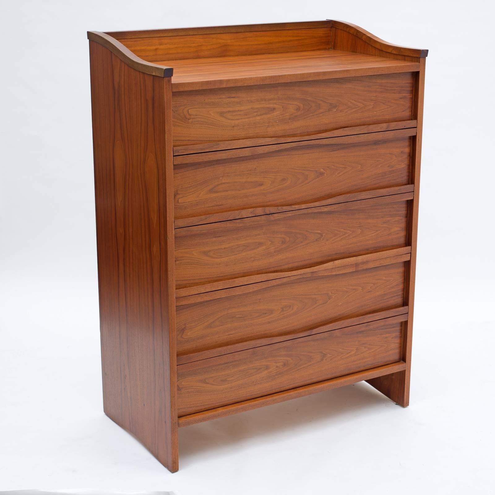A beautiful design with subtle details typical of Nakashima. A very spacious chest with a relatively small footprint.