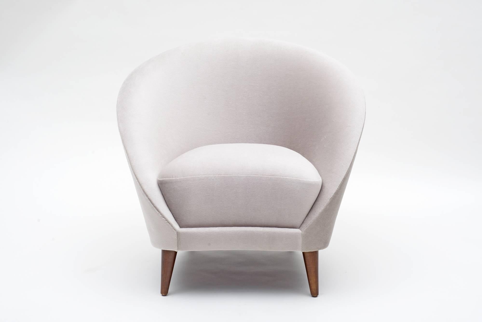 An incredible design reminiscent of some of the great Italian designers of the Mid-Century.