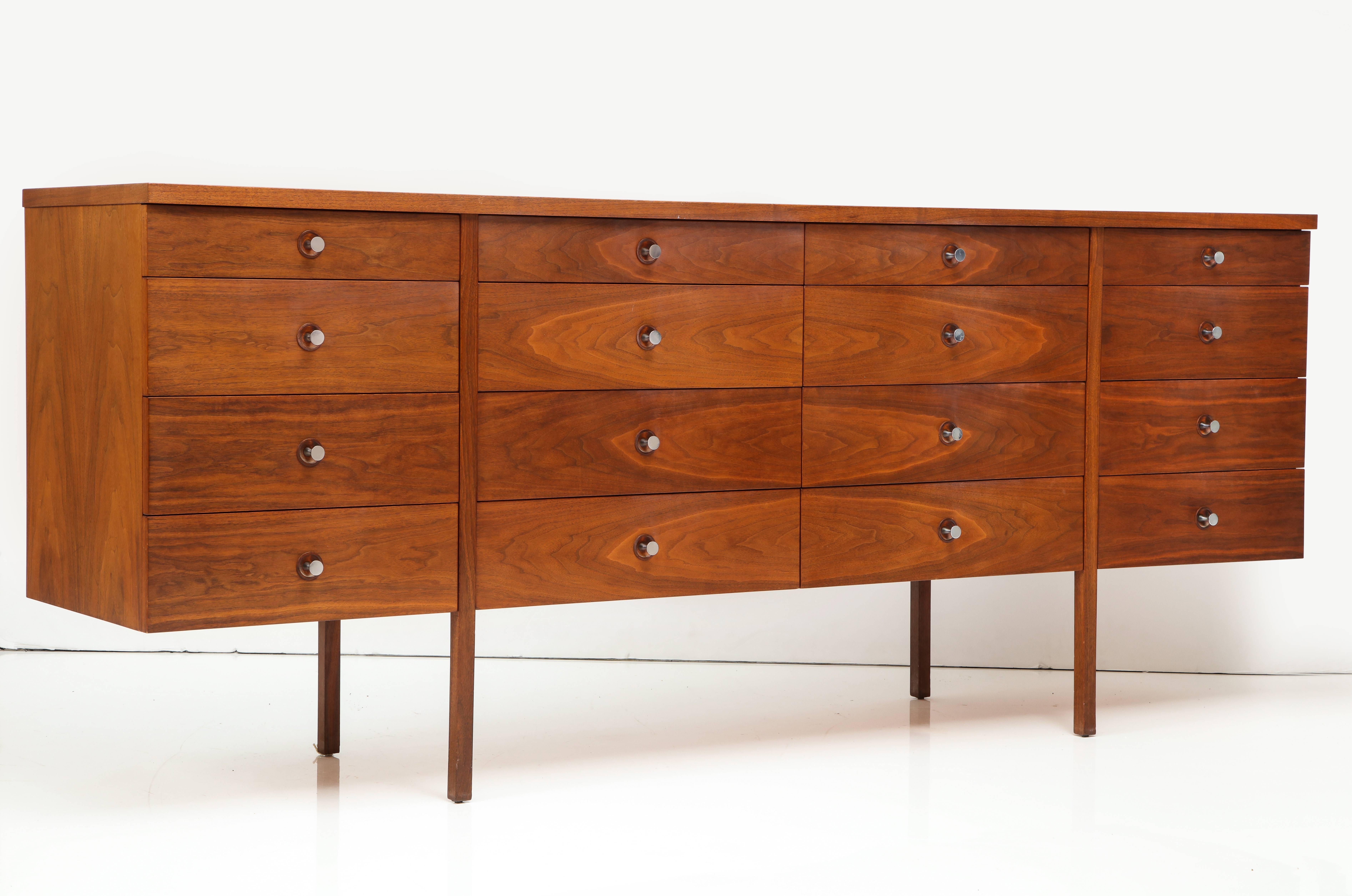 Mid-Century Modern Paul McCobb Mid-Century Walnut Chest of Drawers or Sideboard, USA, 1960s