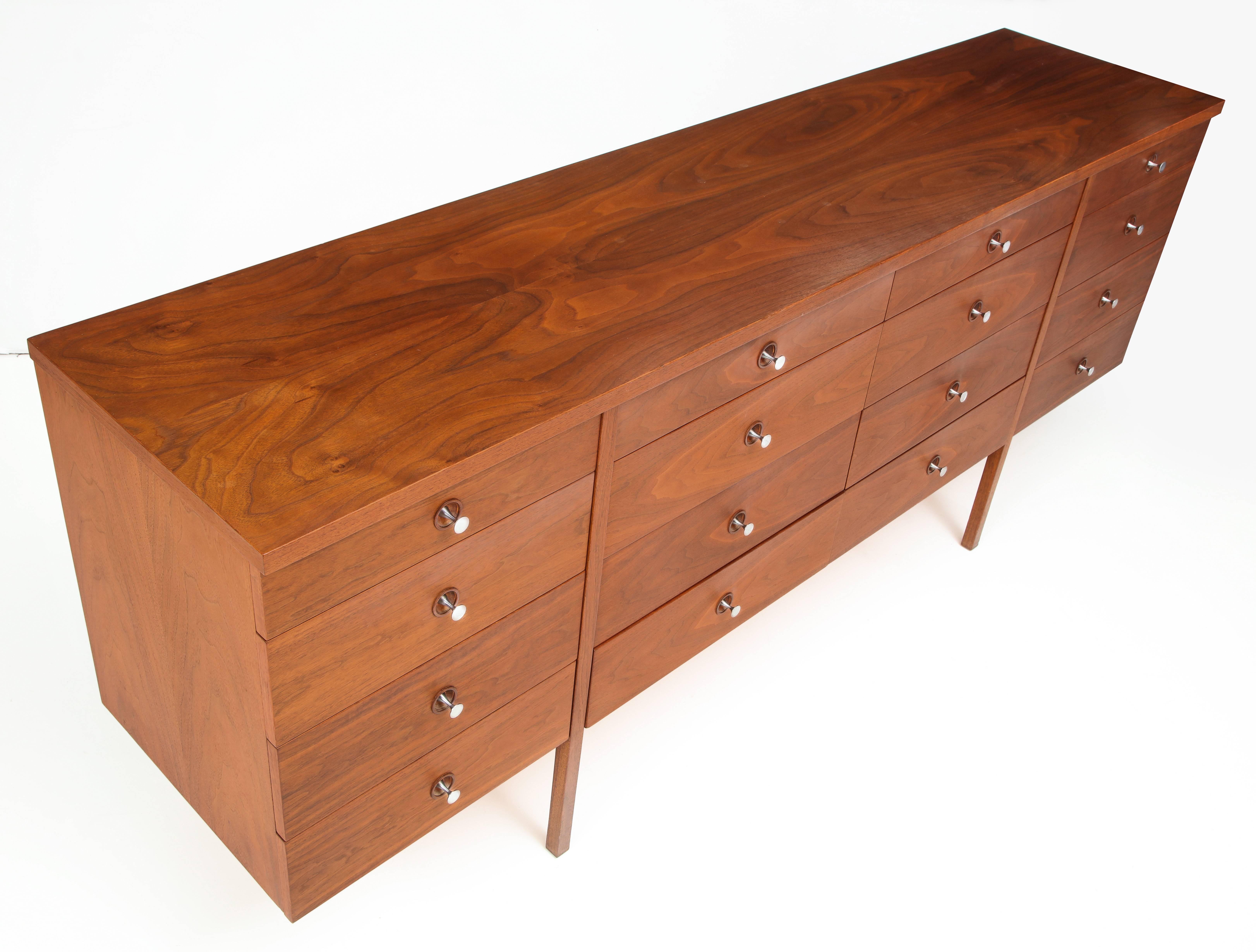 American Paul McCobb Mid-Century Walnut Chest of Drawers or Sideboard, USA, 1960s