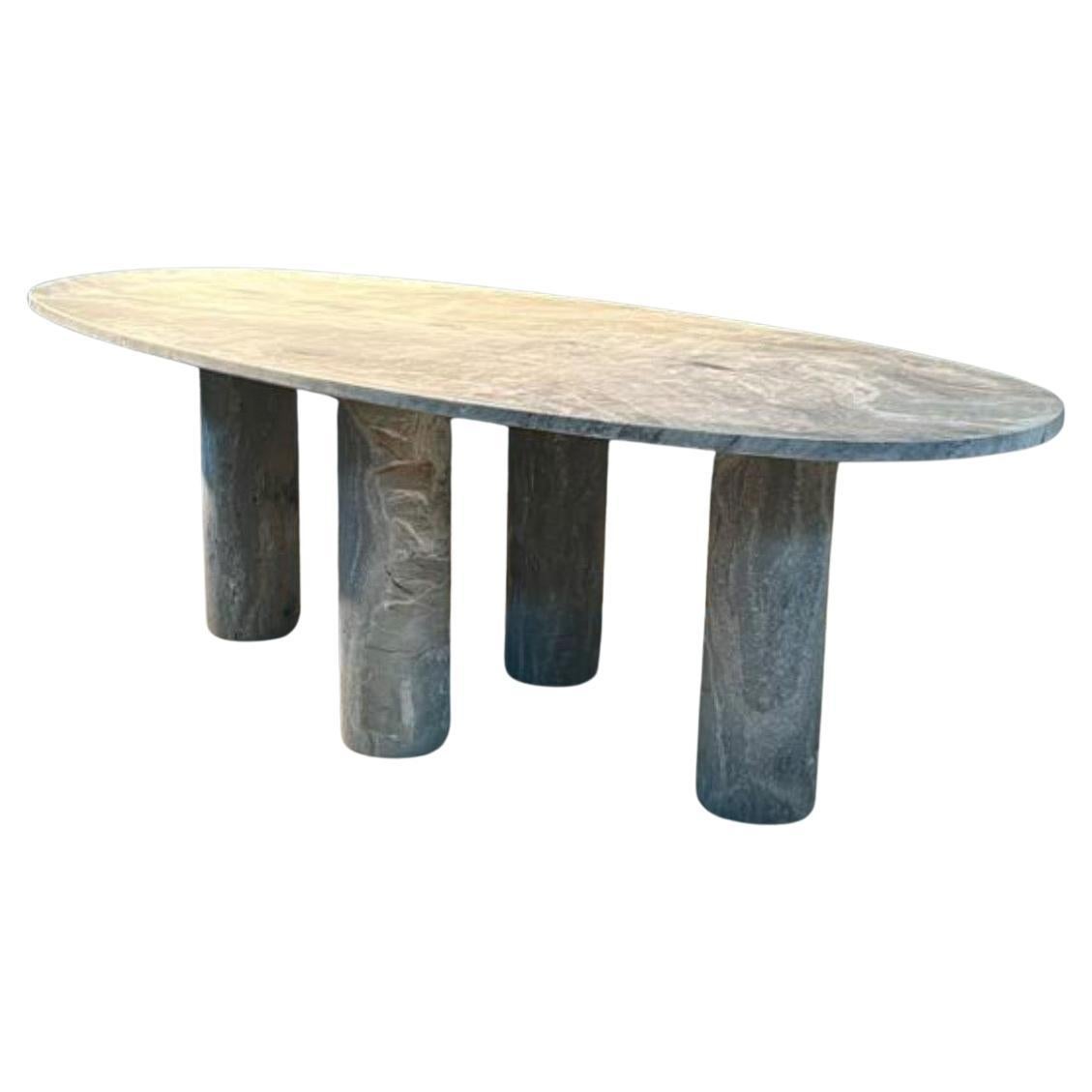 Grande table de salle à manger ovale en marbre vert avec pieds en colonne dans le style de Bellini