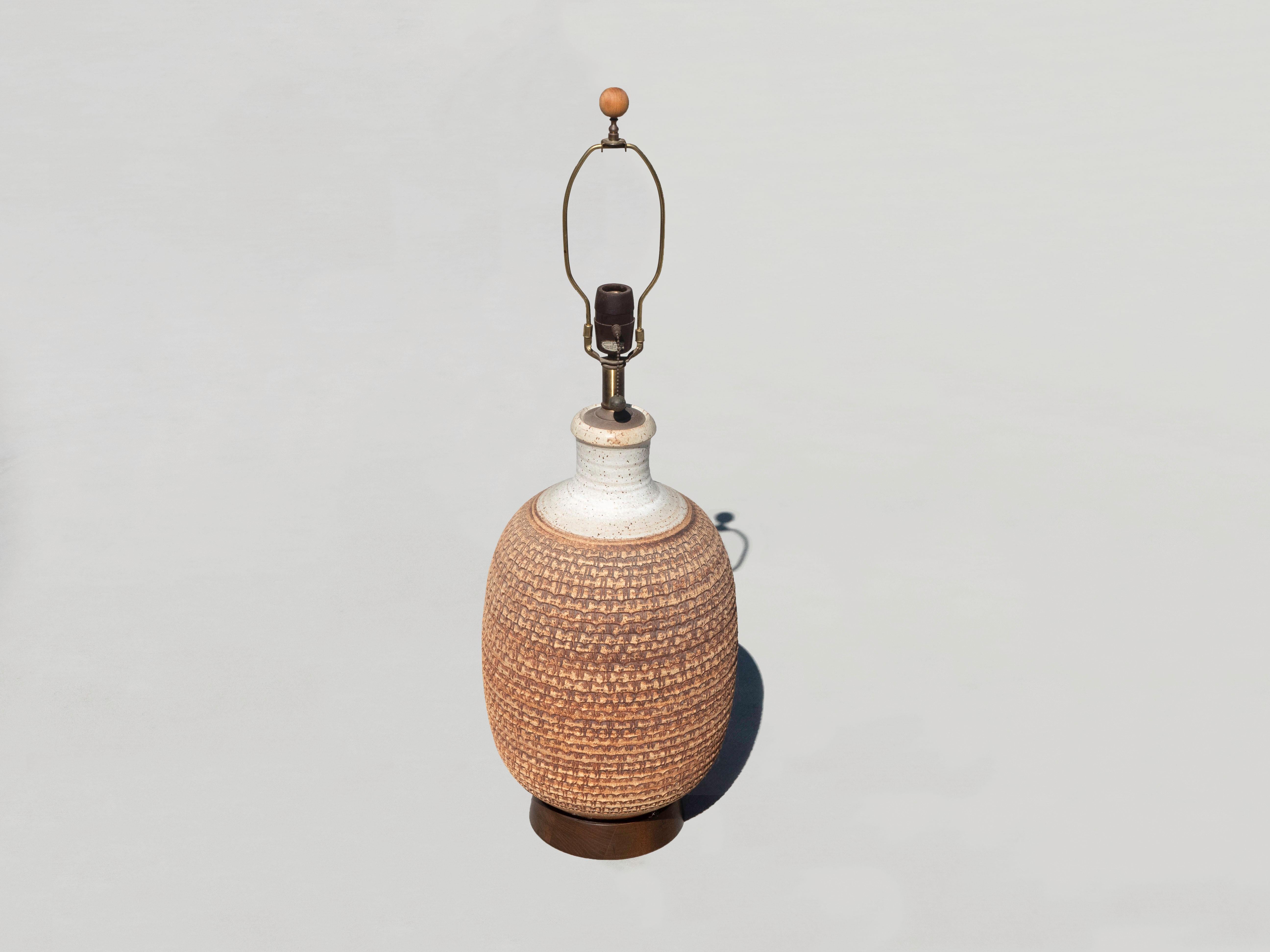 20th Century Bob Kinzie Large Stoneware Table Lamp for Affiliated Craftsmen, Circa 1960's For Sale