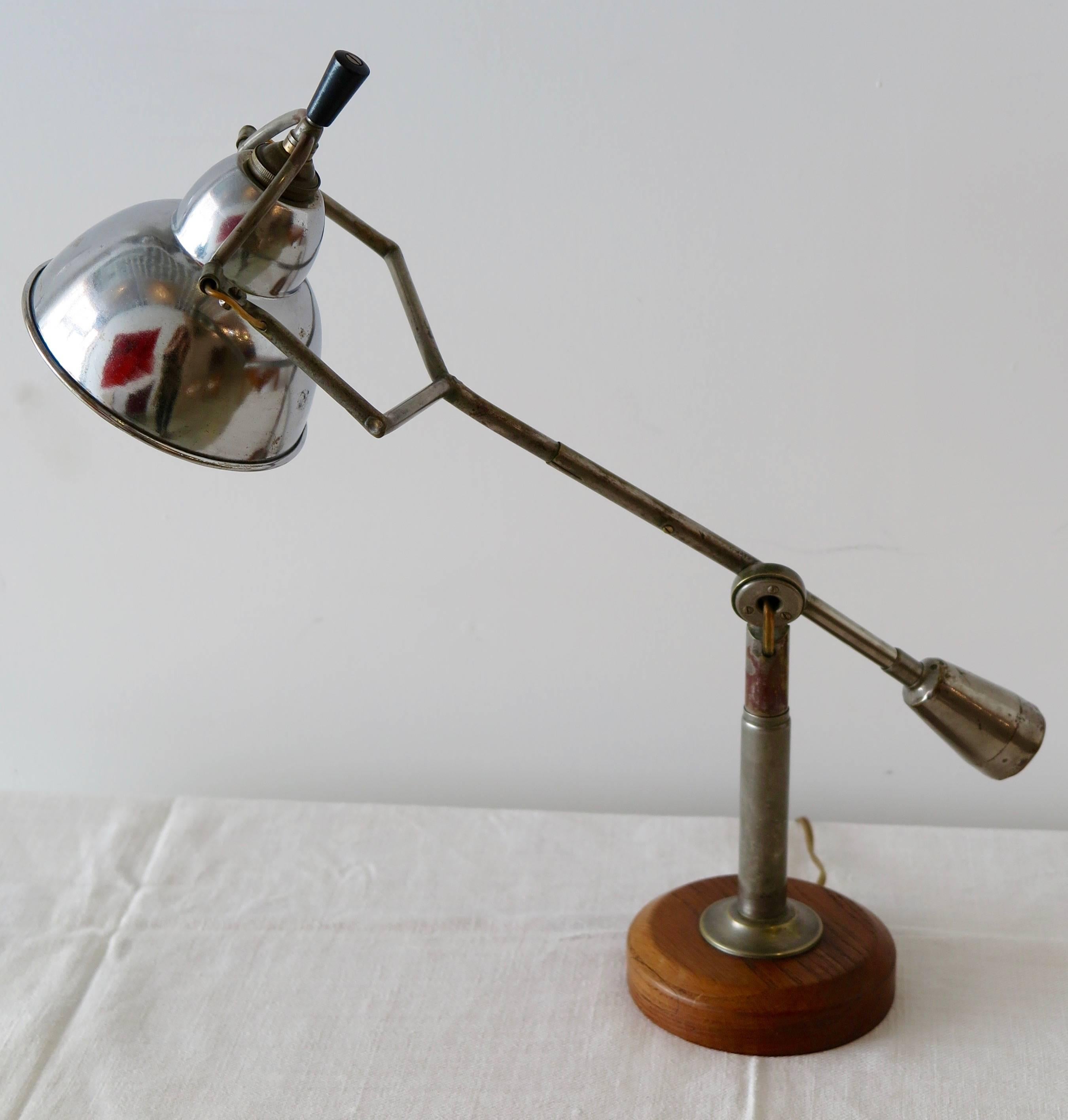 Adjustable desk lamp in nickel-plated metal and aluminum with a wood base by Edouard Wilfred Buquet, France, circa 1927.
Not restored, in original condition.