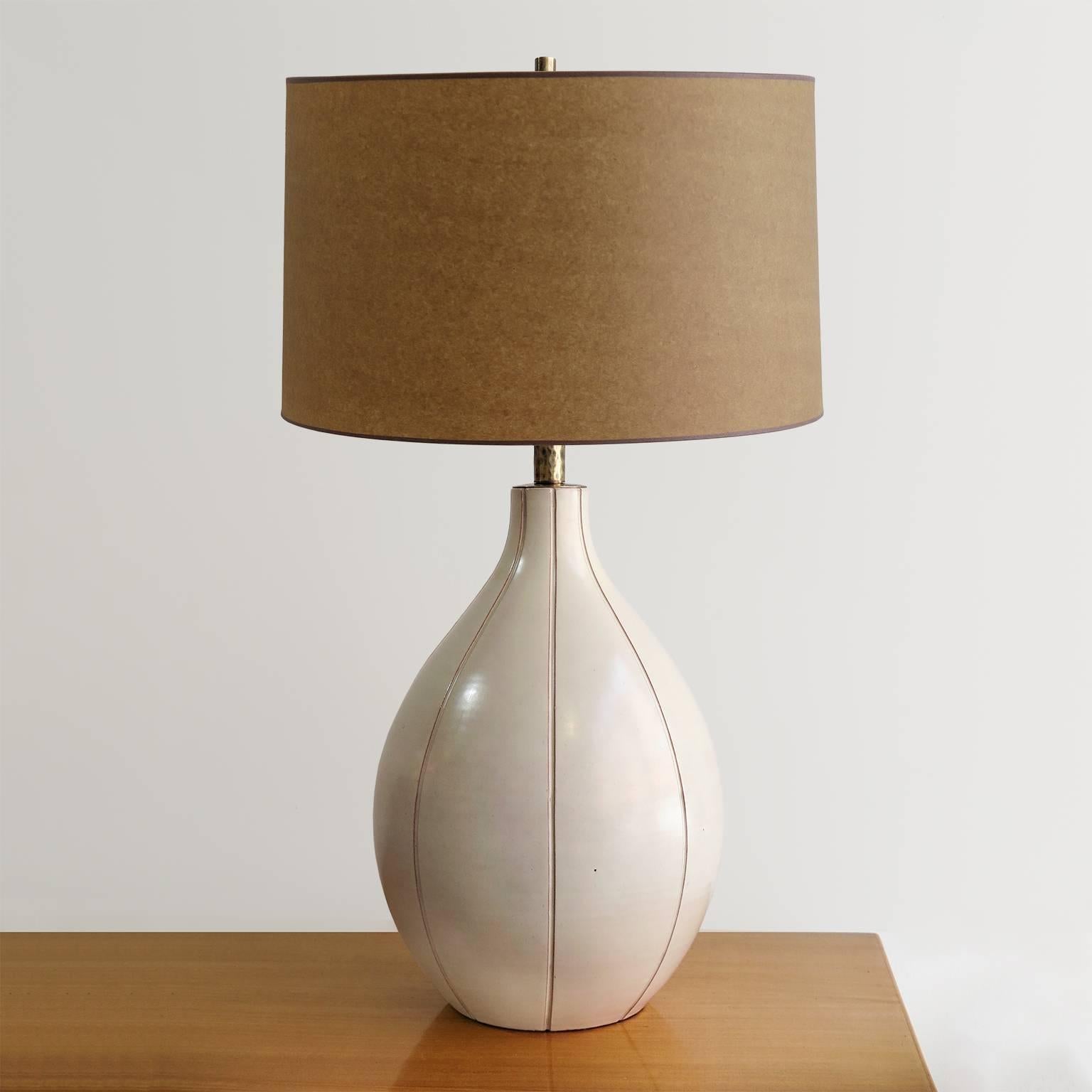 Large Scandinavian Modern ceramic table lamp by Edwald Dahlskog for Bo Fajans, Sweden, circa 1940. The glazed body is detailed with thin channels running top to bottom. Newly rewired with double socket cluster.