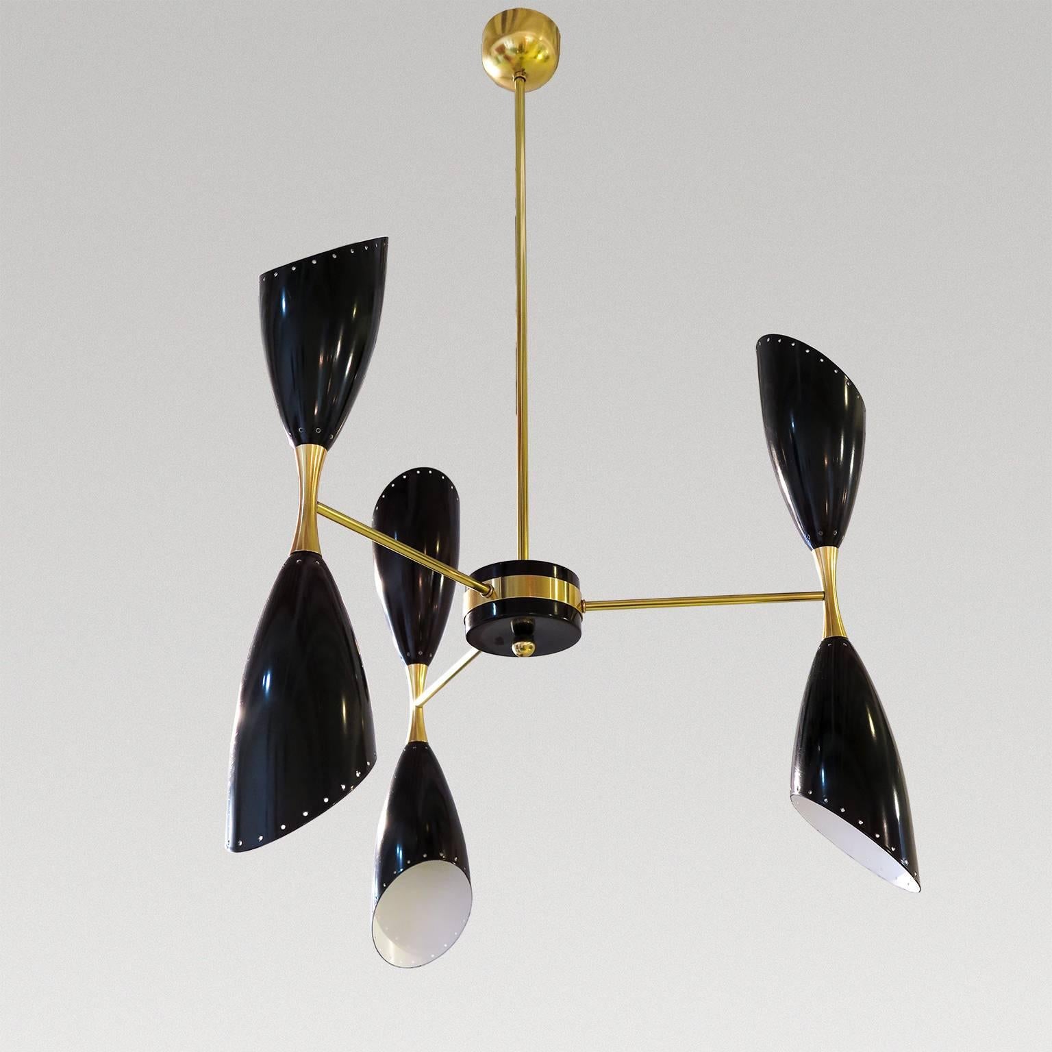 Pair of Italian Mid-Century Modern Three-Arm and Six-Light Chandeliers (Moderne der Mitte des Jahrhunderts) im Angebot