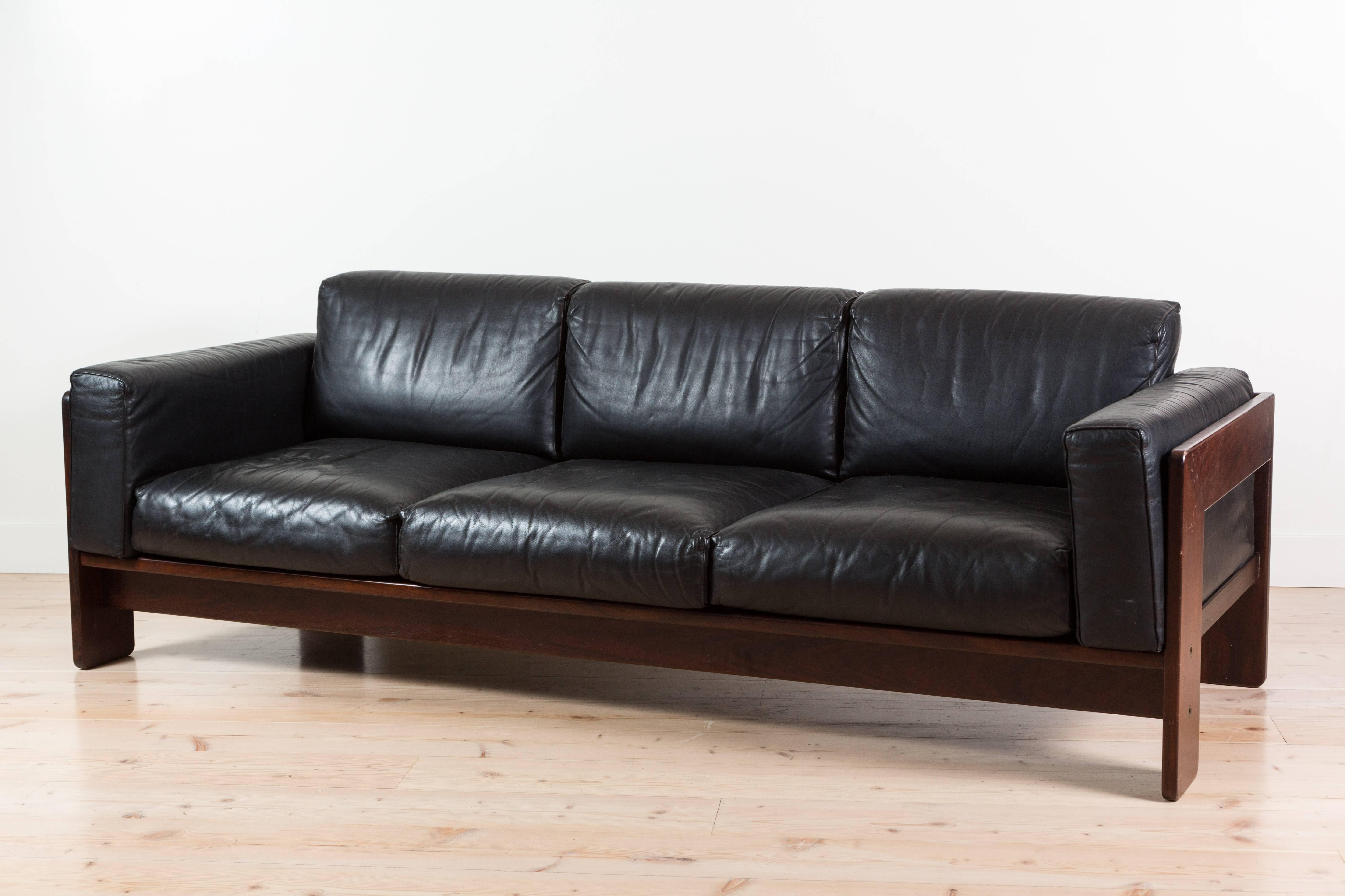 Bastiano sofa by Tobia Scarpa for Knoll. Original black leather cushions. Rosewood frame. Classic styling. 