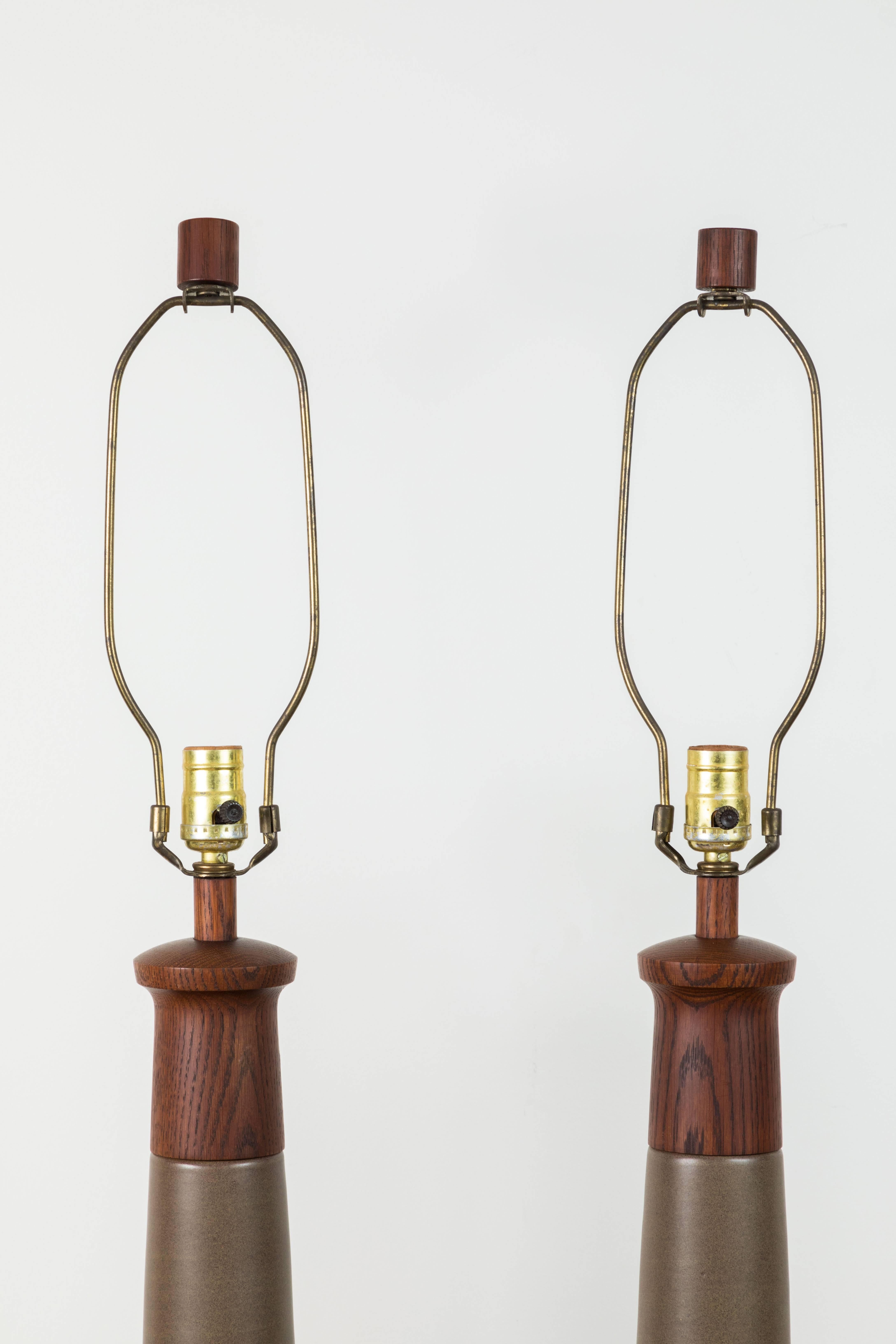 Mid-Century Modern Pair of Teak and Ceramic Lamps by Martz