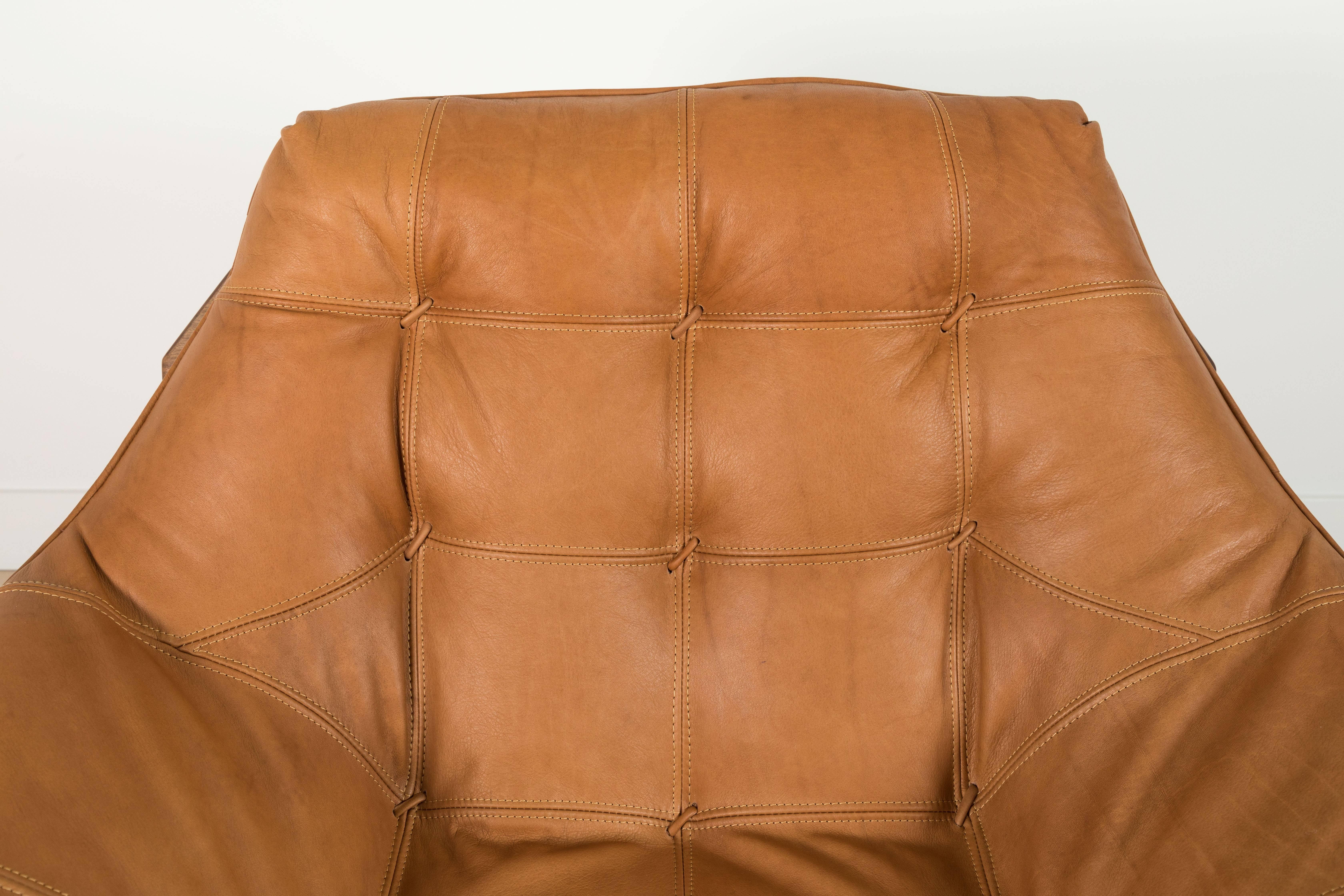 Contemporary Pair of Leather and Oiled Walnut Ojai Lounge Chairs by Lawson-Fenning