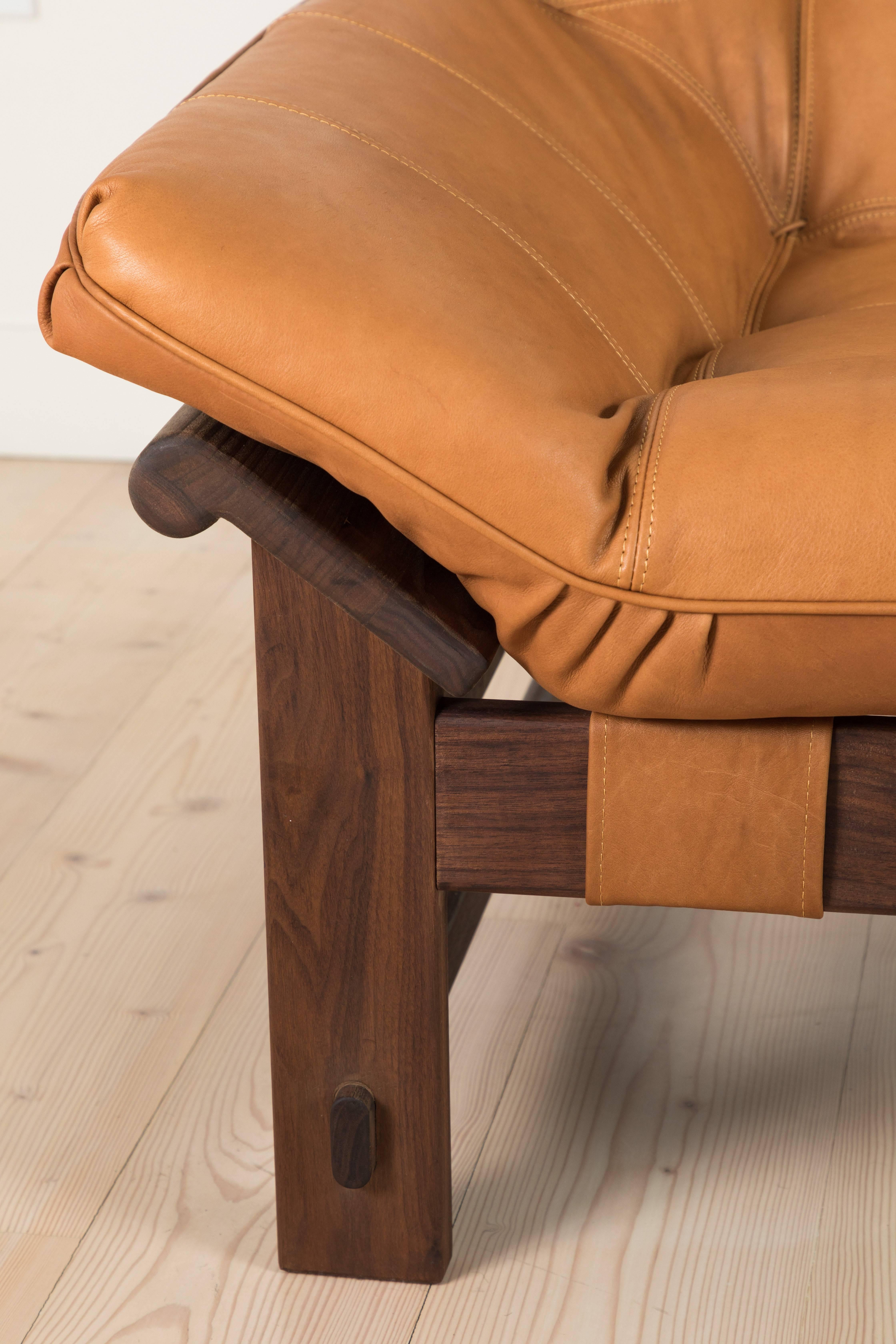 Pair of Leather and Oiled Walnut Ojai Lounge Chairs by Lawson-Fenning In New Condition In Los Angeles, CA